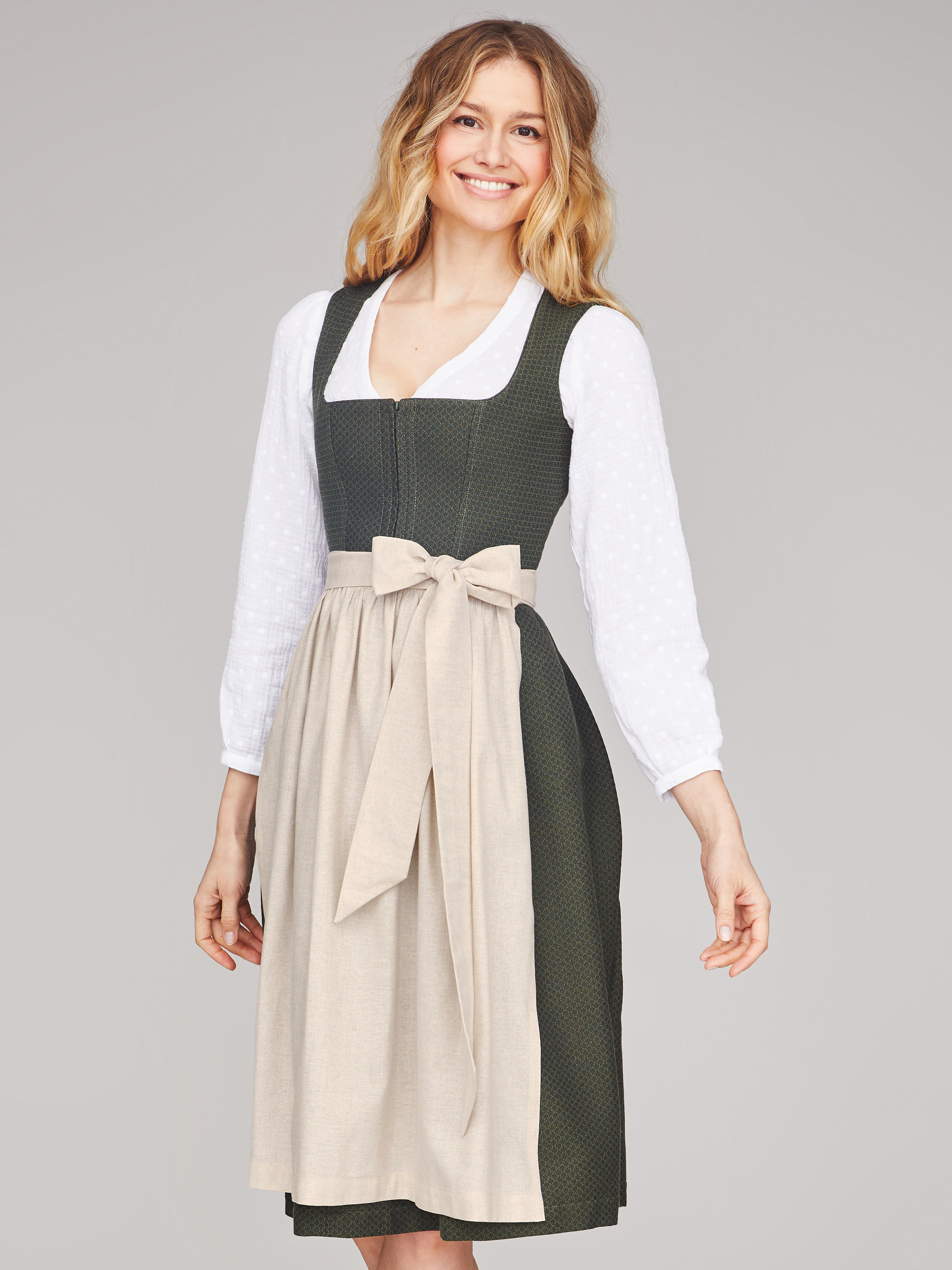 Dunkelgrünes strukturiertes Dirndl 