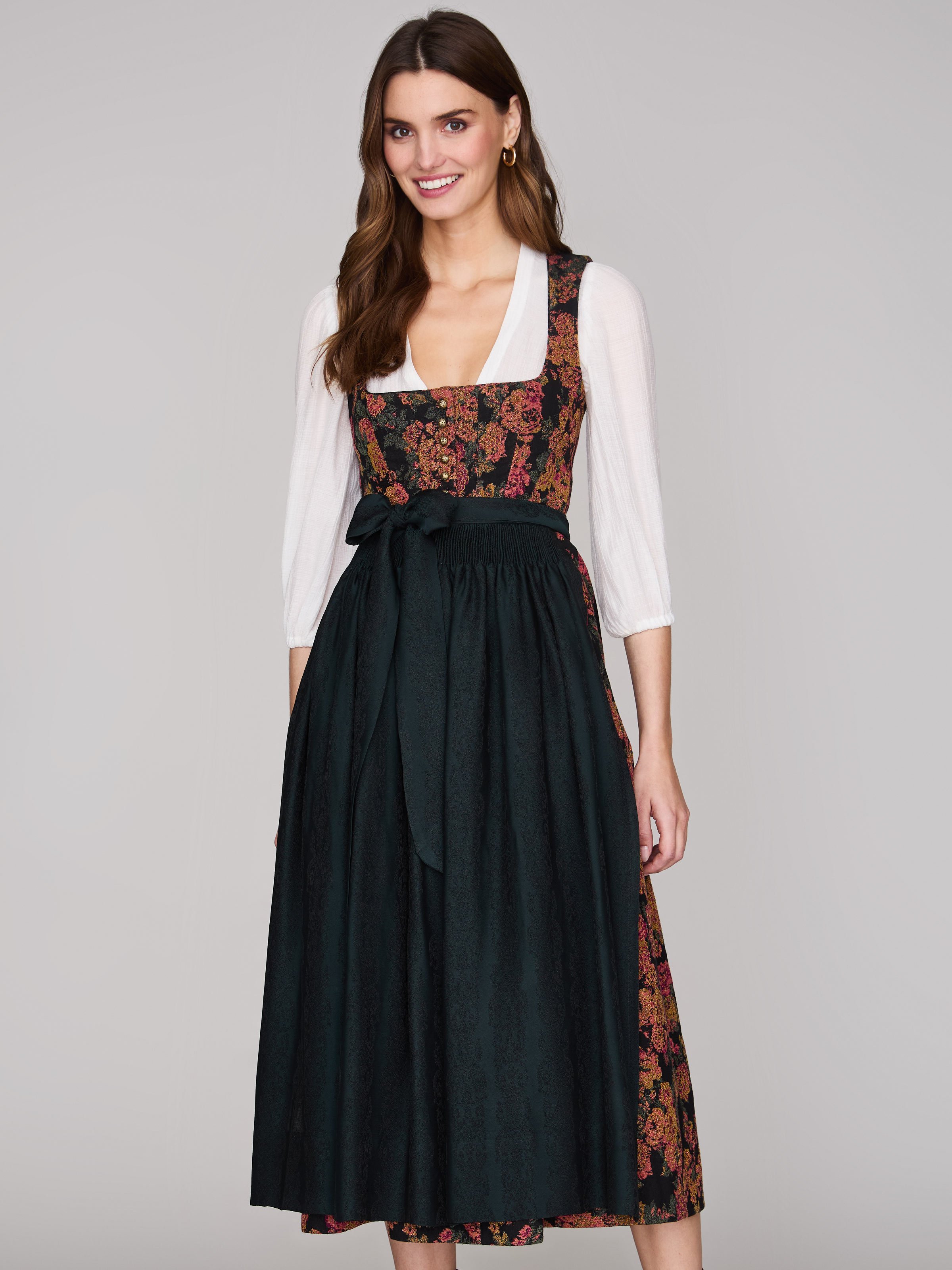 Schwarzes Dirndl mit goldenem Blumenmuster