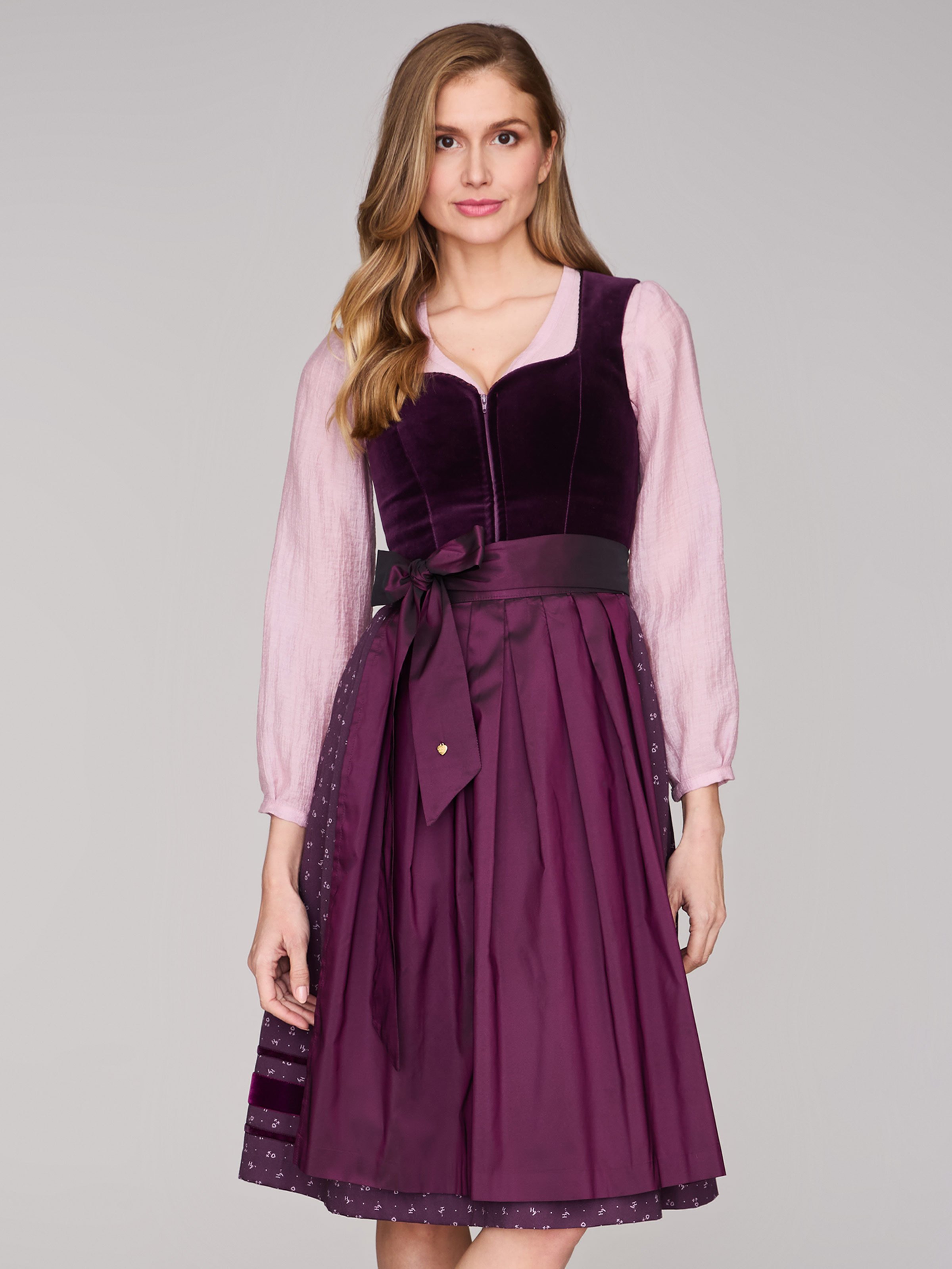 Samtdirndl in Aubergine mit abknöpfbarem Arm