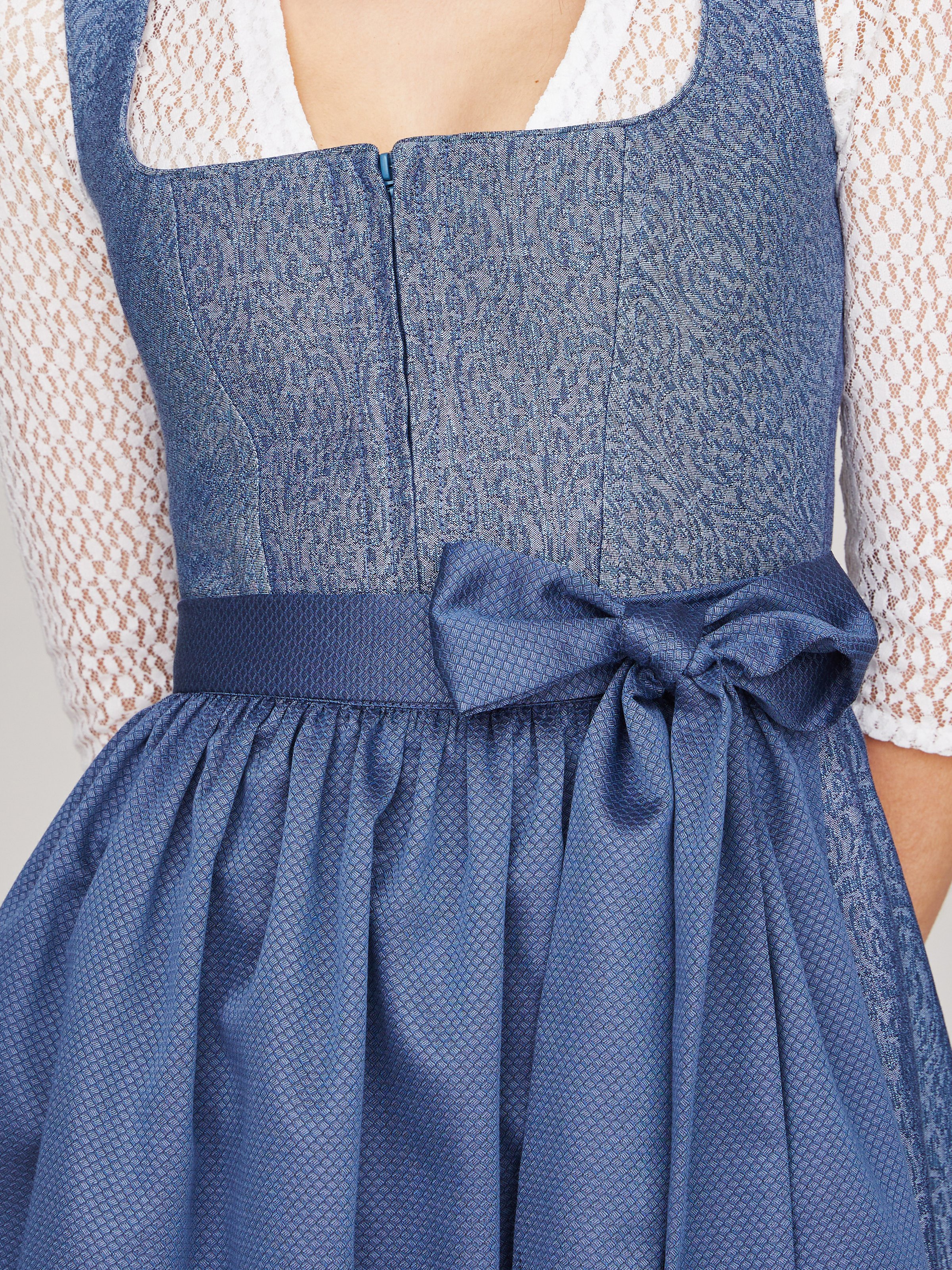 Schimmerndes blaues Dirndl Schimmerndes blaues Dirndl