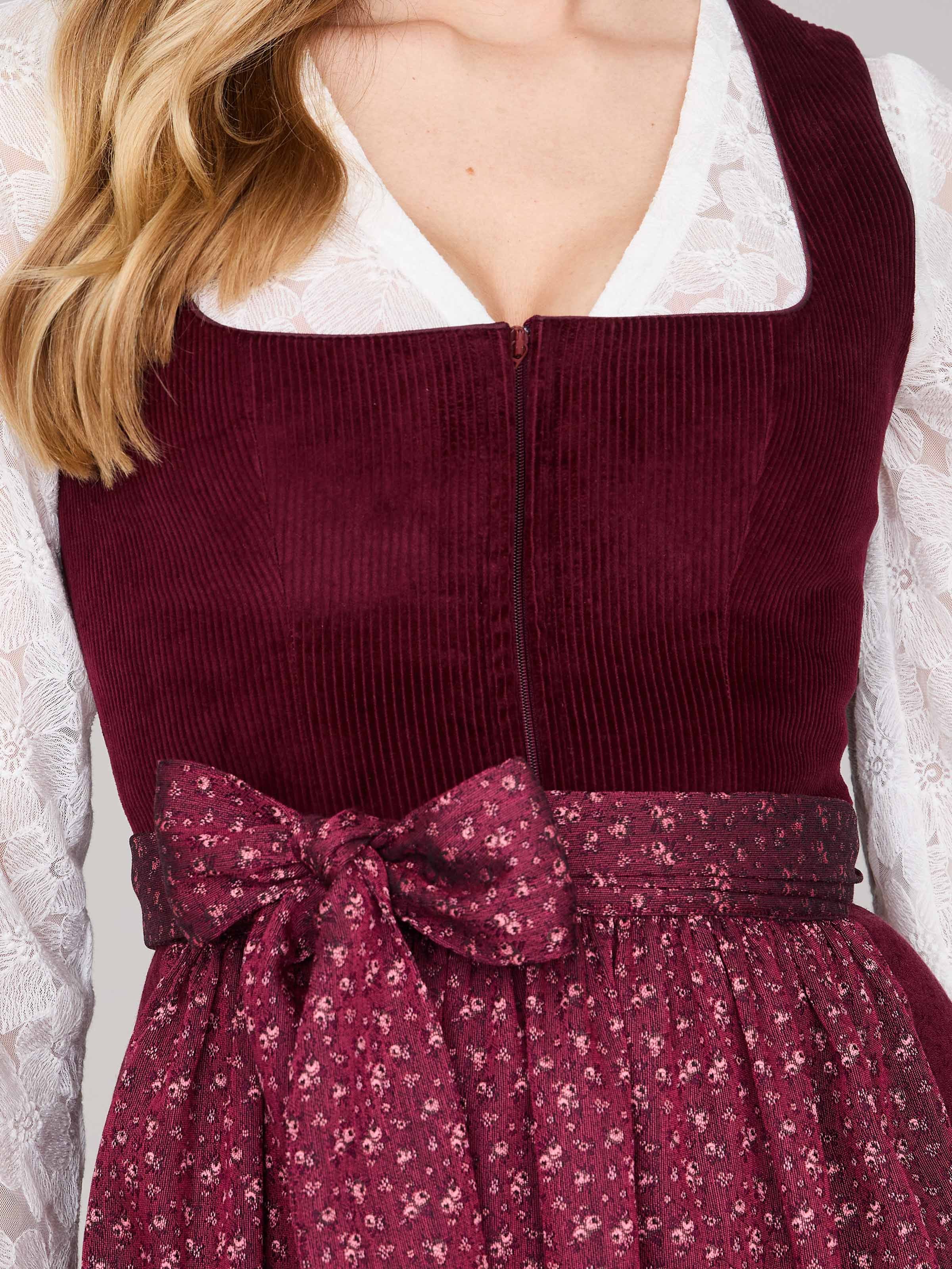 Burgunderrotes Dirndl mit Cord-Mieder