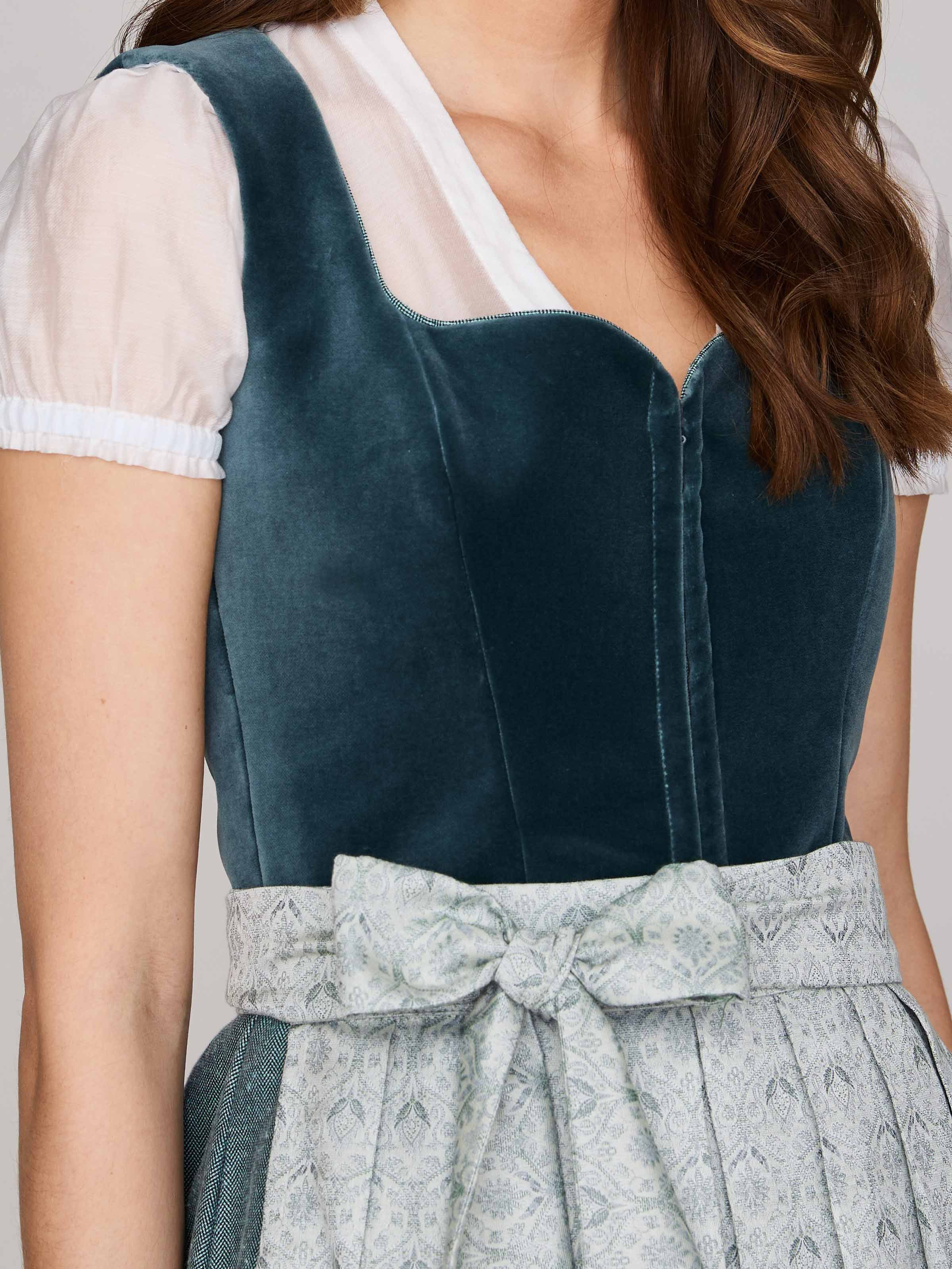 Samtdirndl mit abknöpfbarem Arm