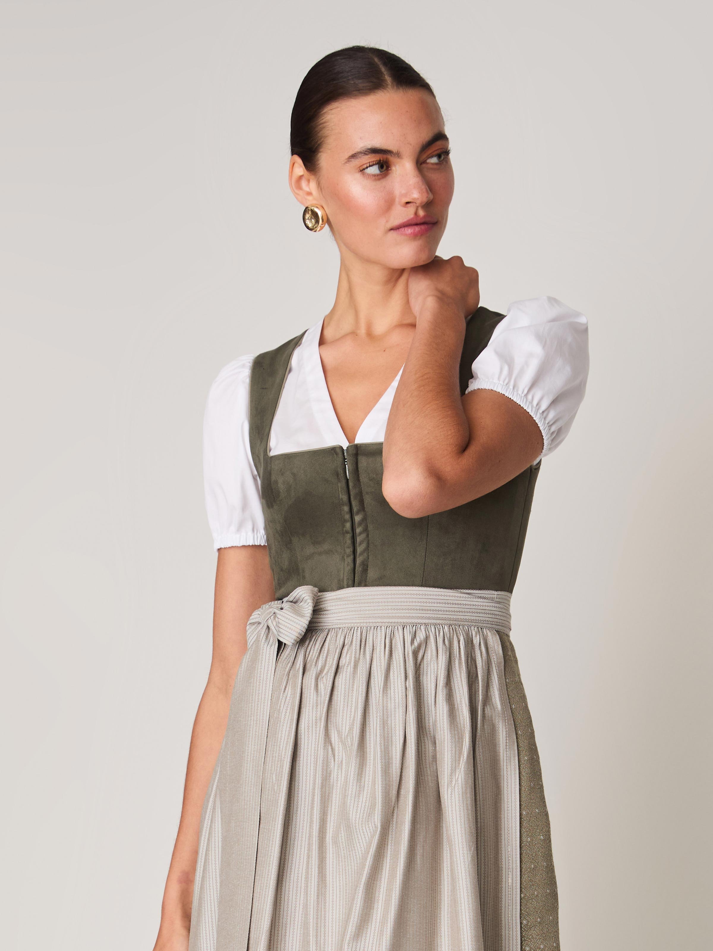 Moosgrünes Dirndl mit Velours-Mieder