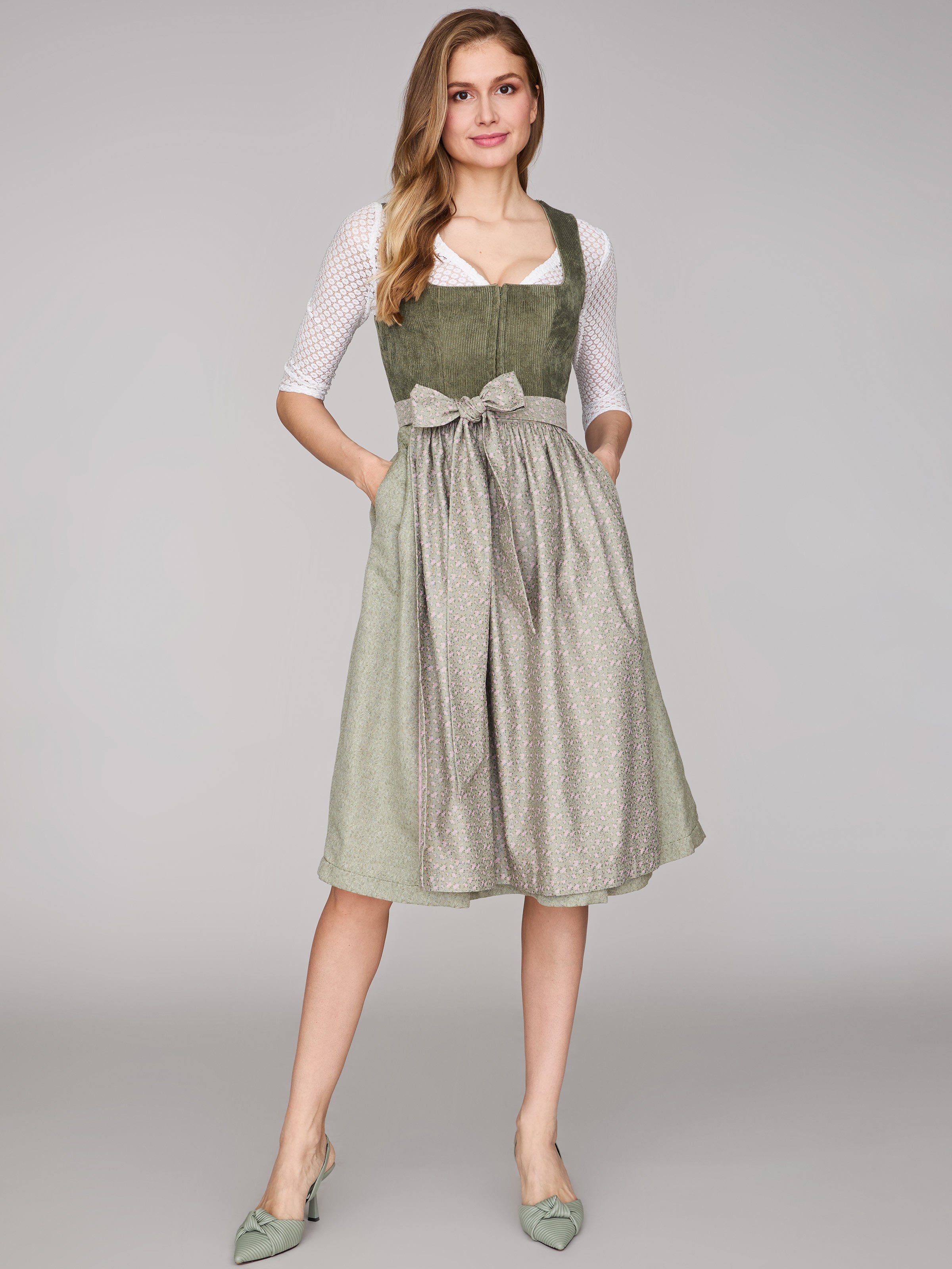 Grünes Dirndl mit Cord-Mieder