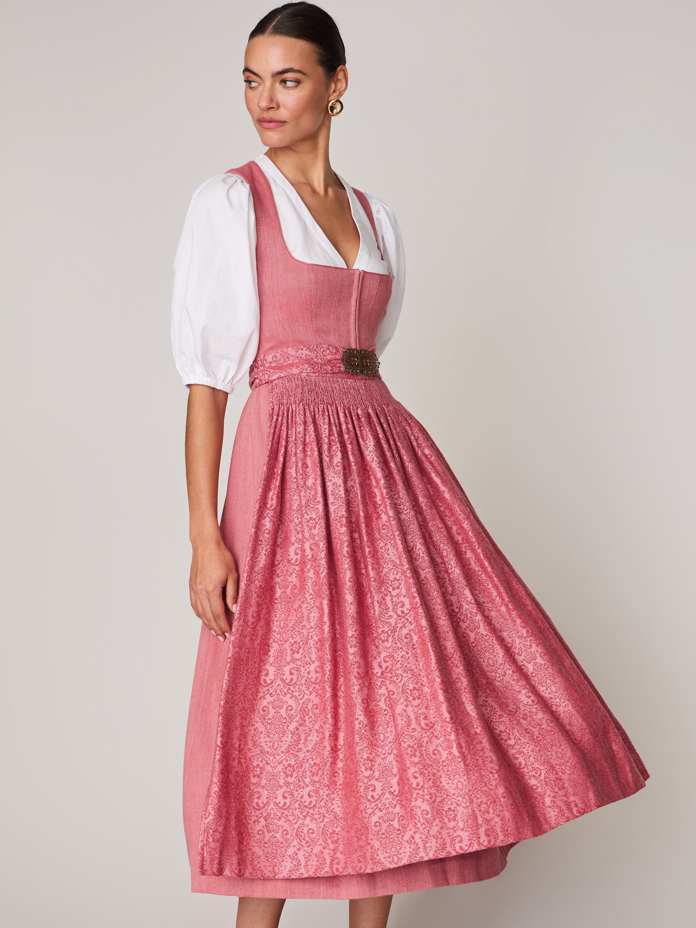 Kirschrotes Dirndl mit Hakenverschluss