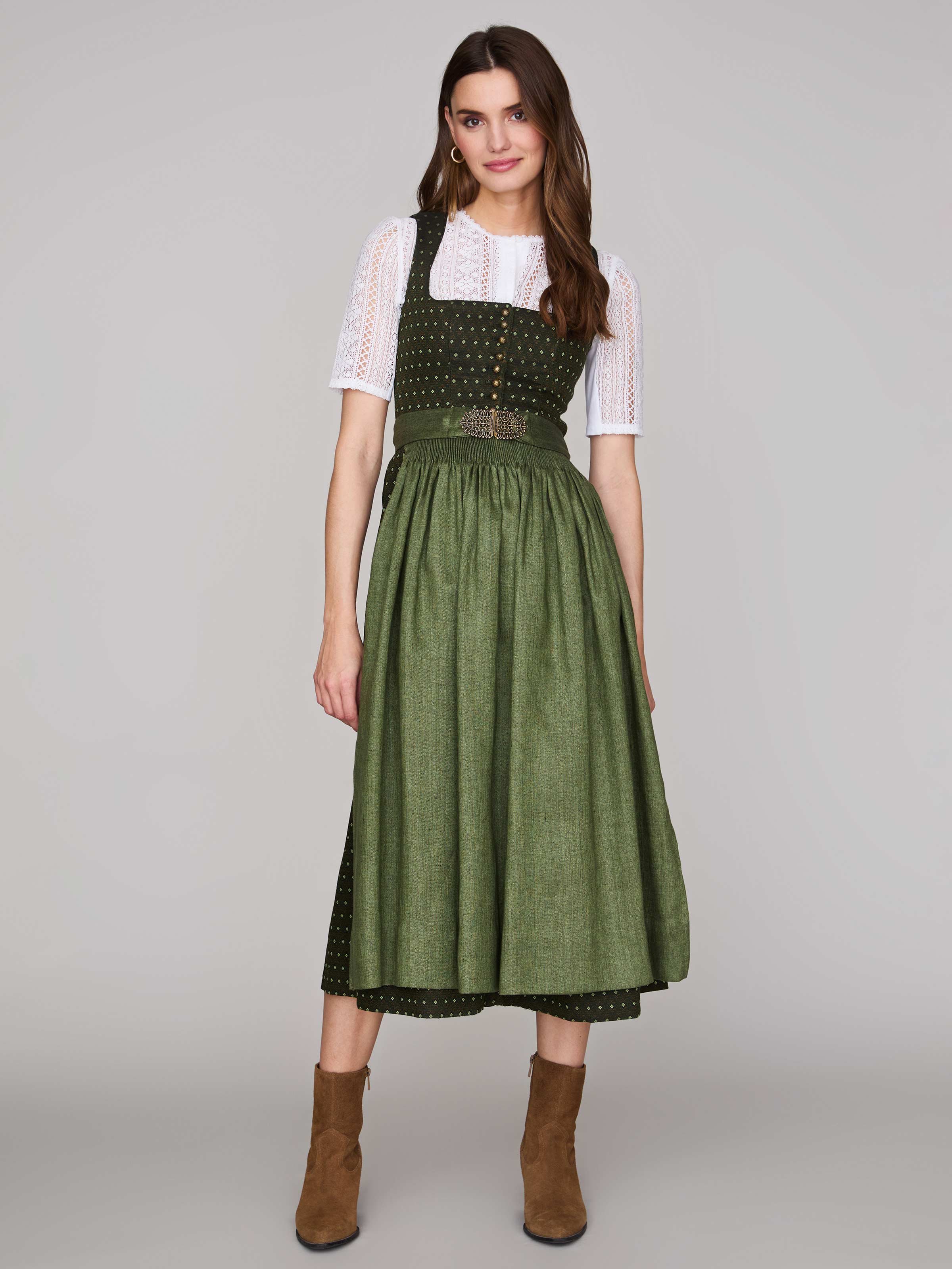 Grünes Dirndl mit Streublumenmuster