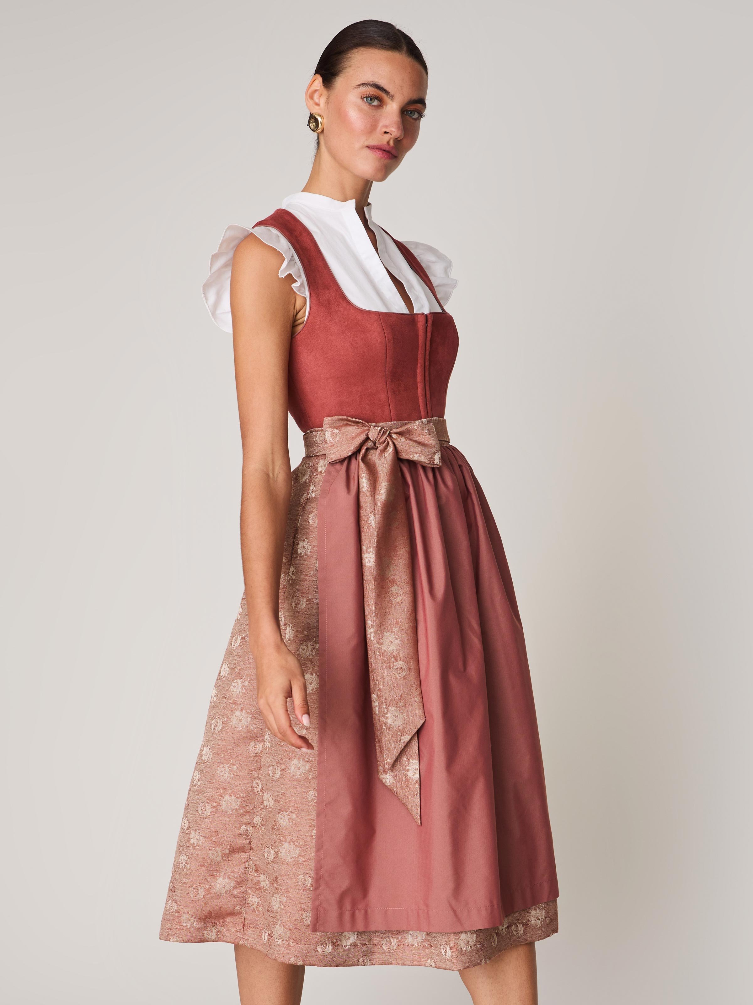 Kupfer-farbenes Dirndl mit Velours-Mieder