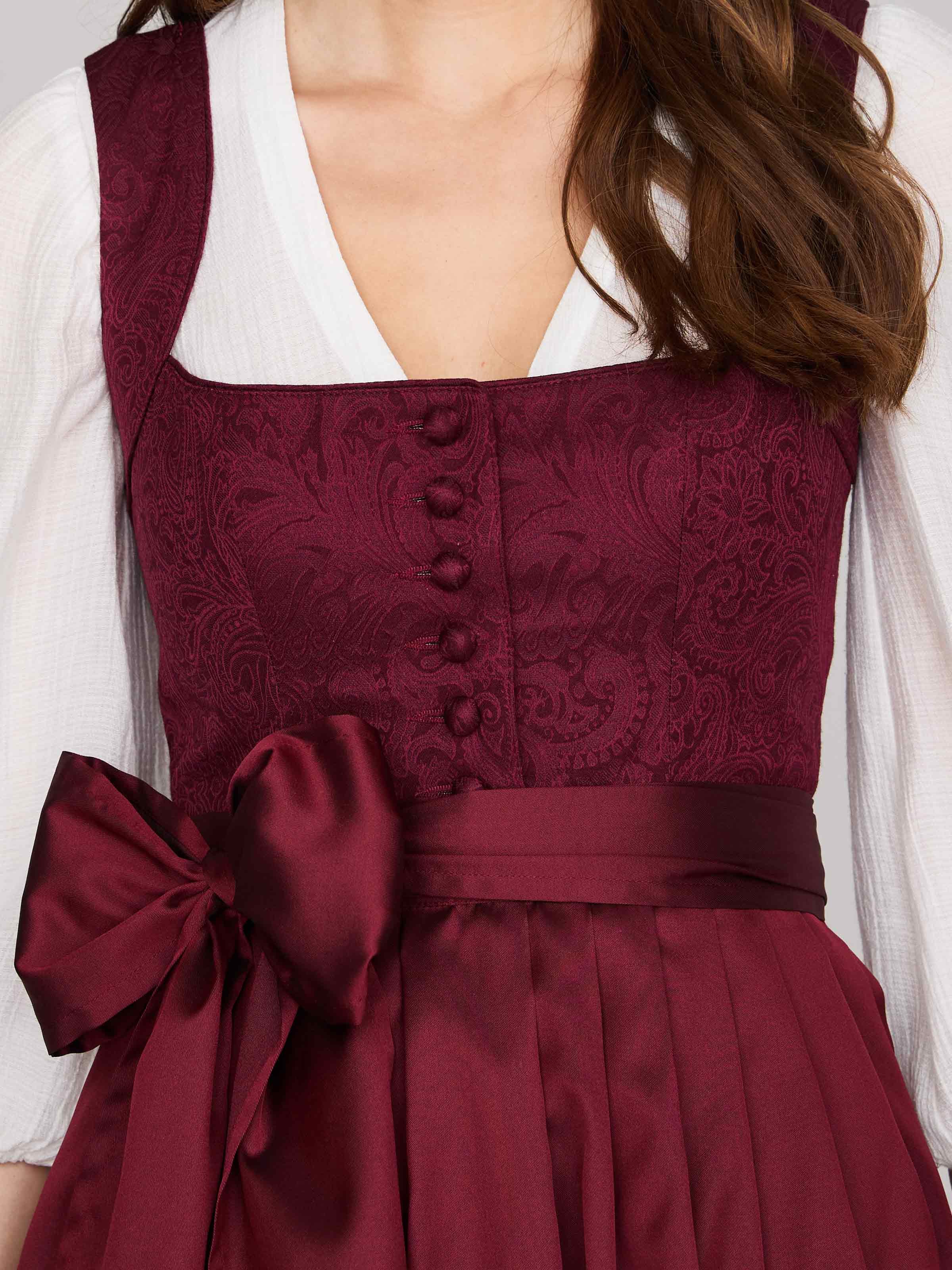 Gemustertes weinrotes Dirndl