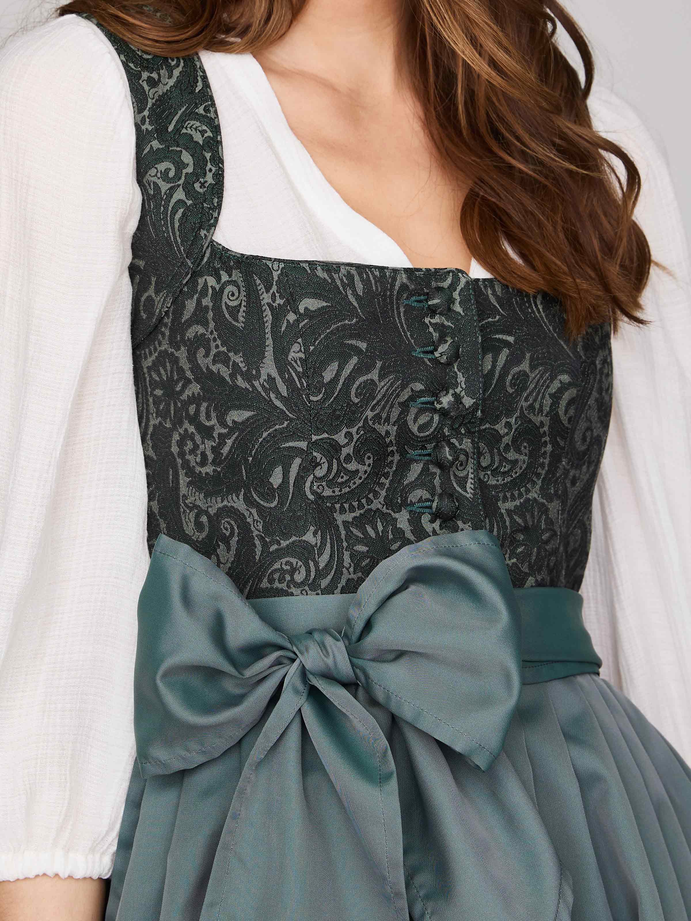 Gemustertes dunkelgrünes Dirndl