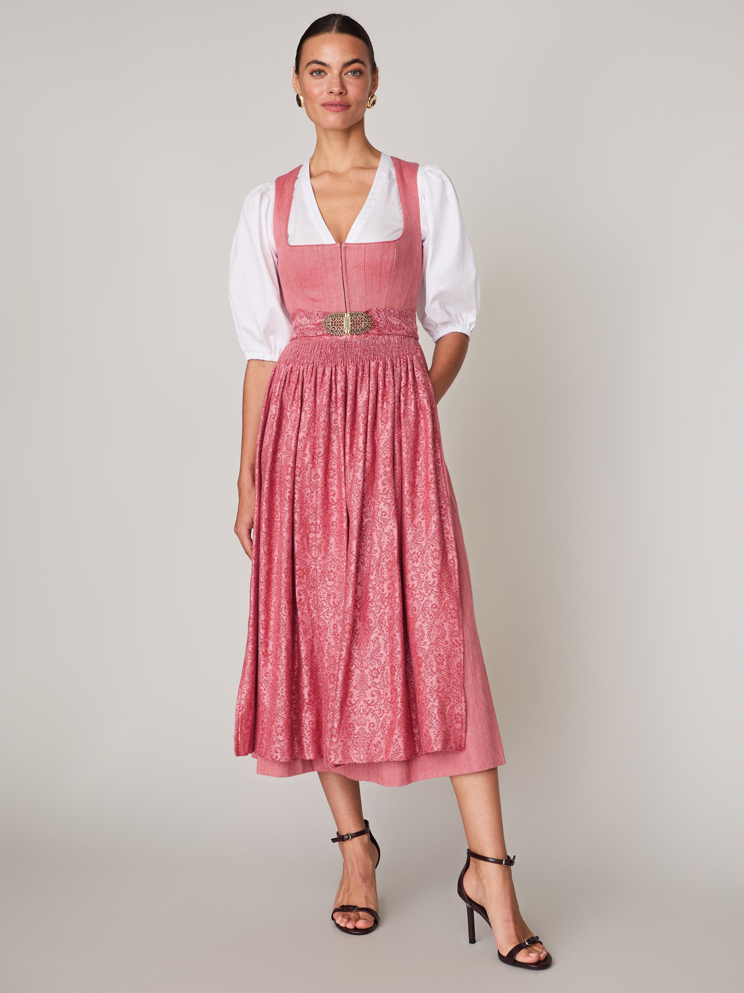 Kirschrotes Dirndl mit Hakenverschluss