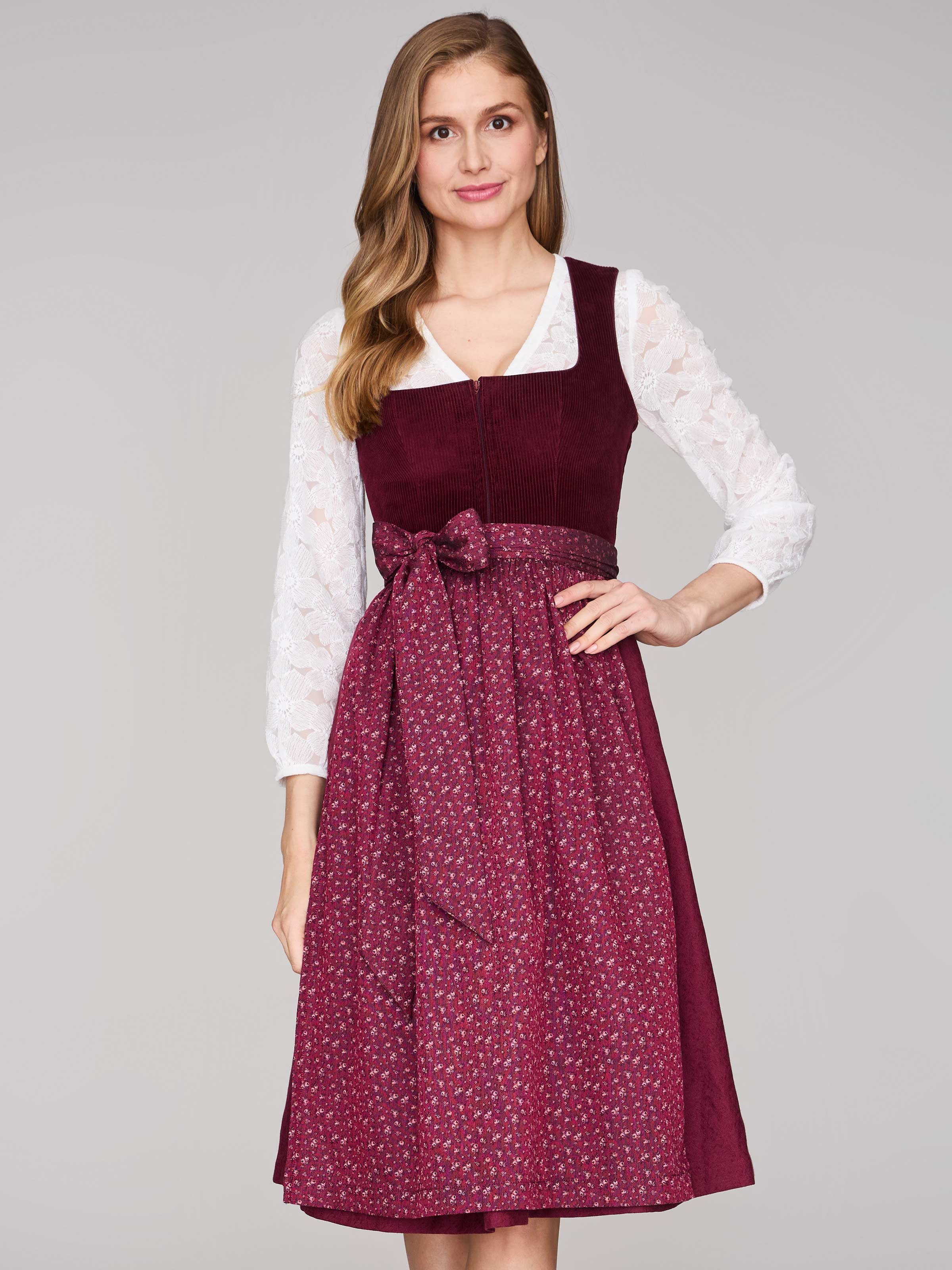 Burgunderrotes Dirndl mit Cord-Mieder