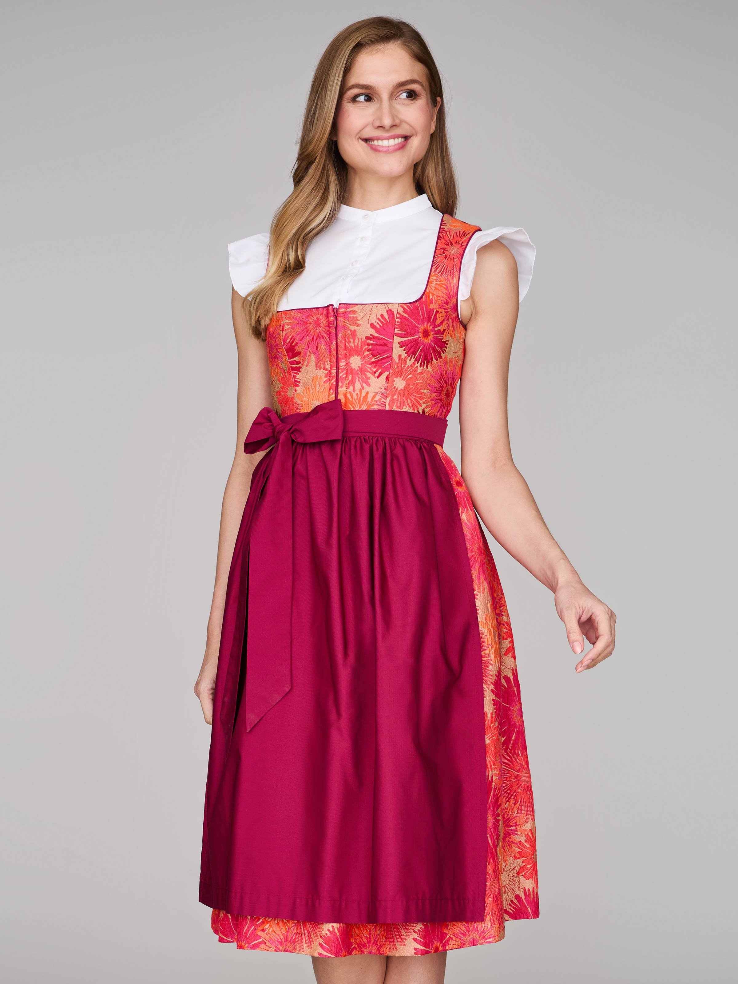 Pinkes Dirndl mit Blumenmuster