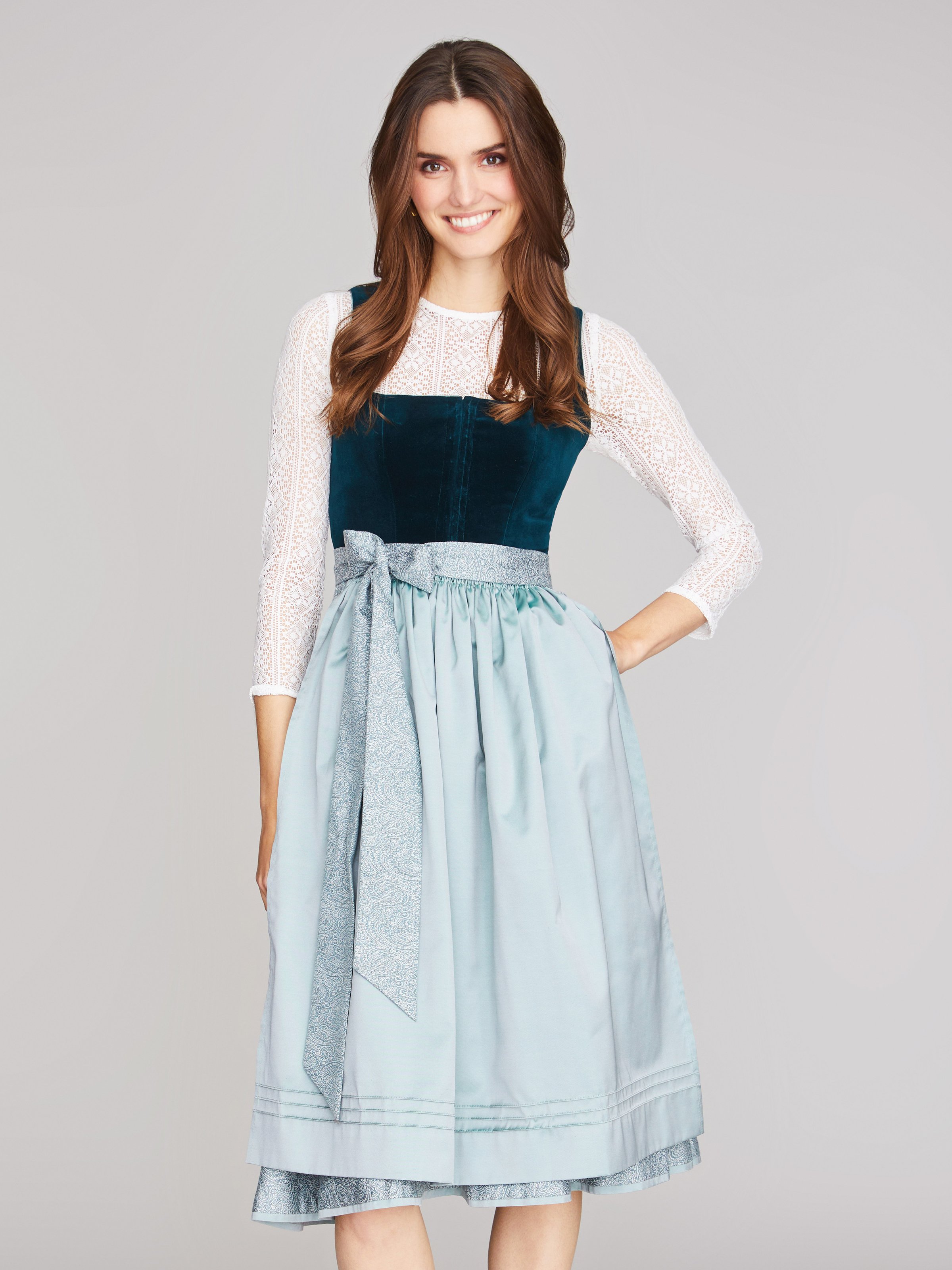 Mintfarbenes Dirndl mit Samt-Mieder