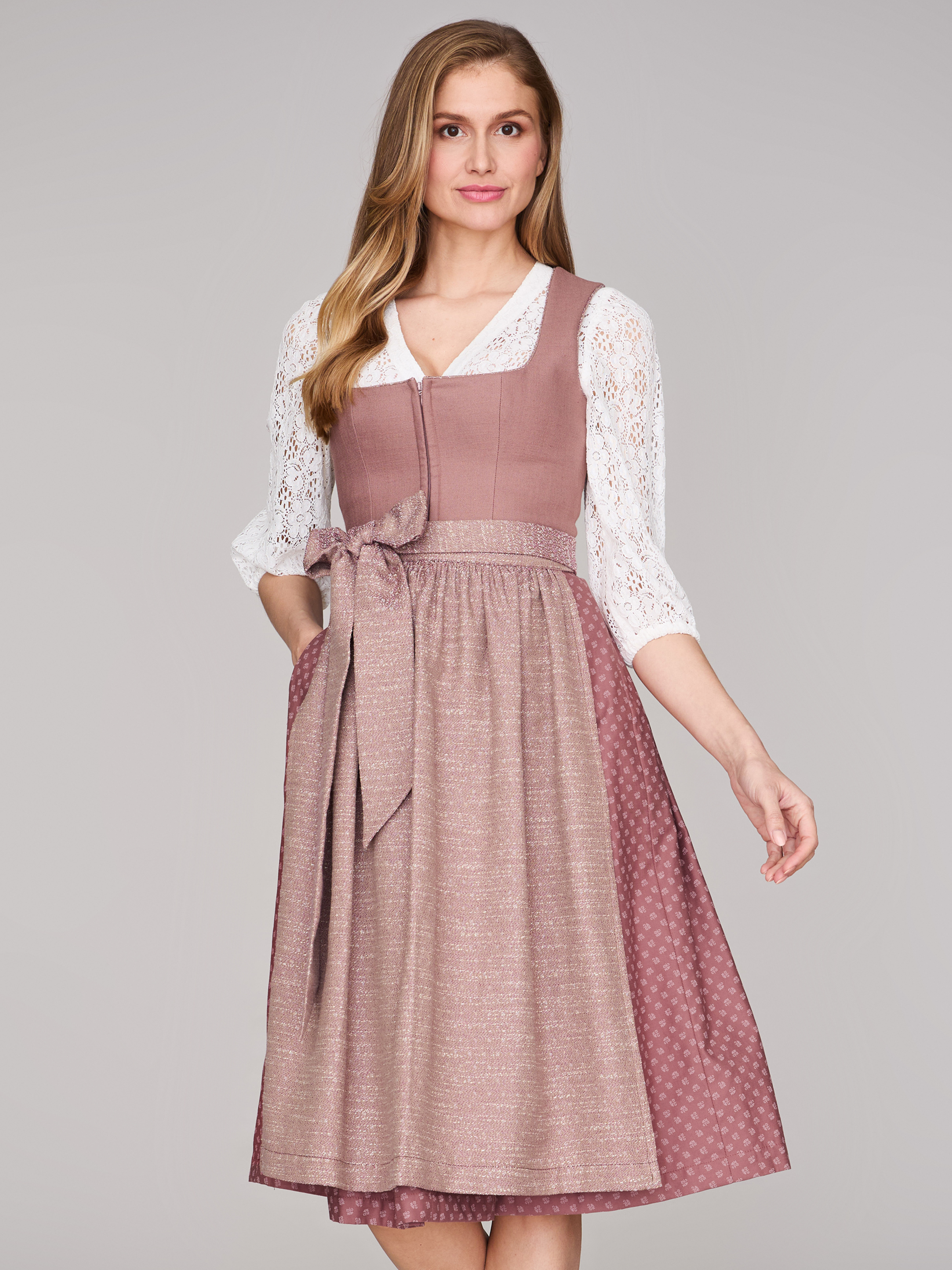 Rosa-farbenes Dirndl mit Leinen-Mieder