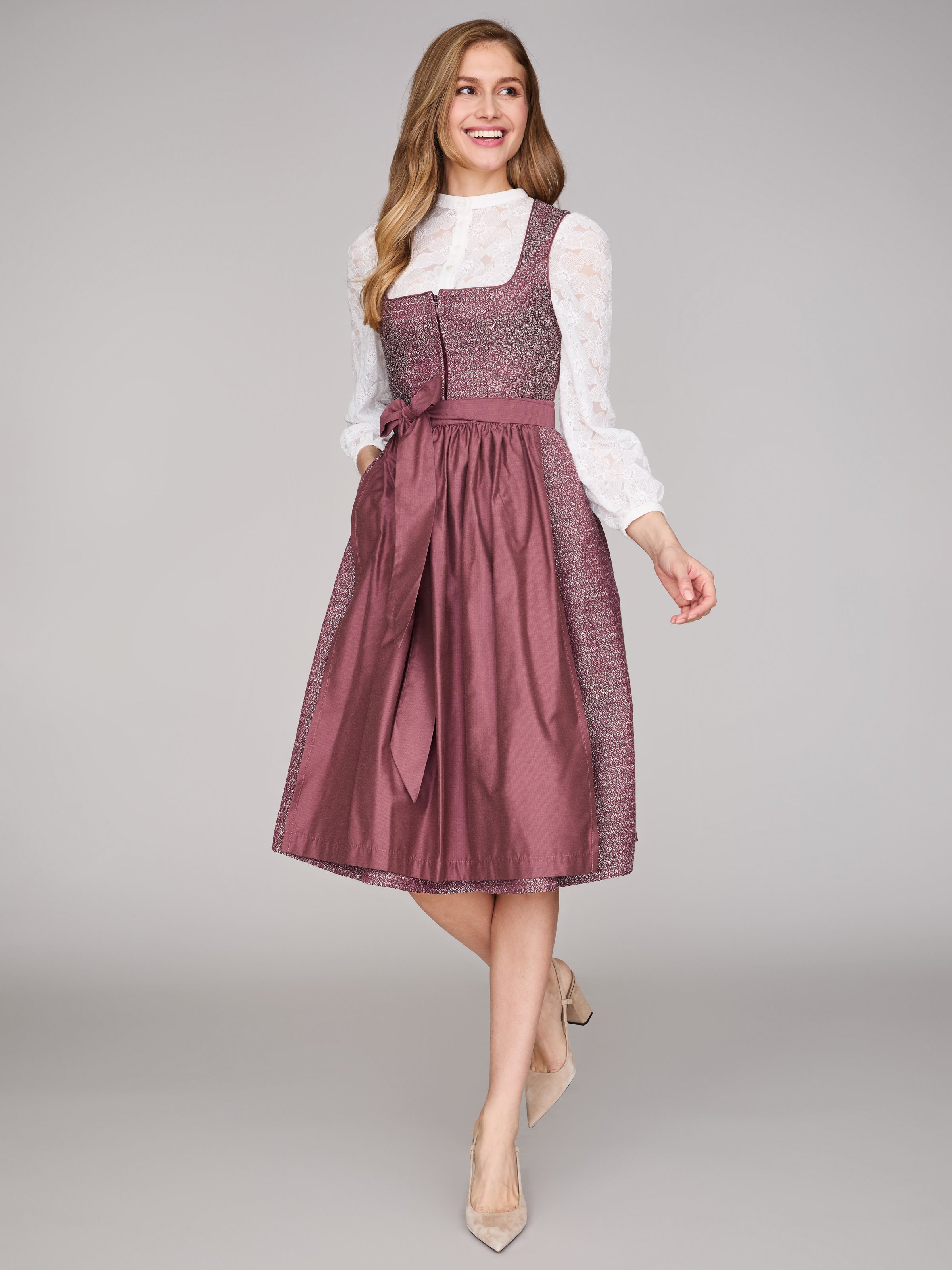 Rubinrotes Dirndl mit floralem Muster