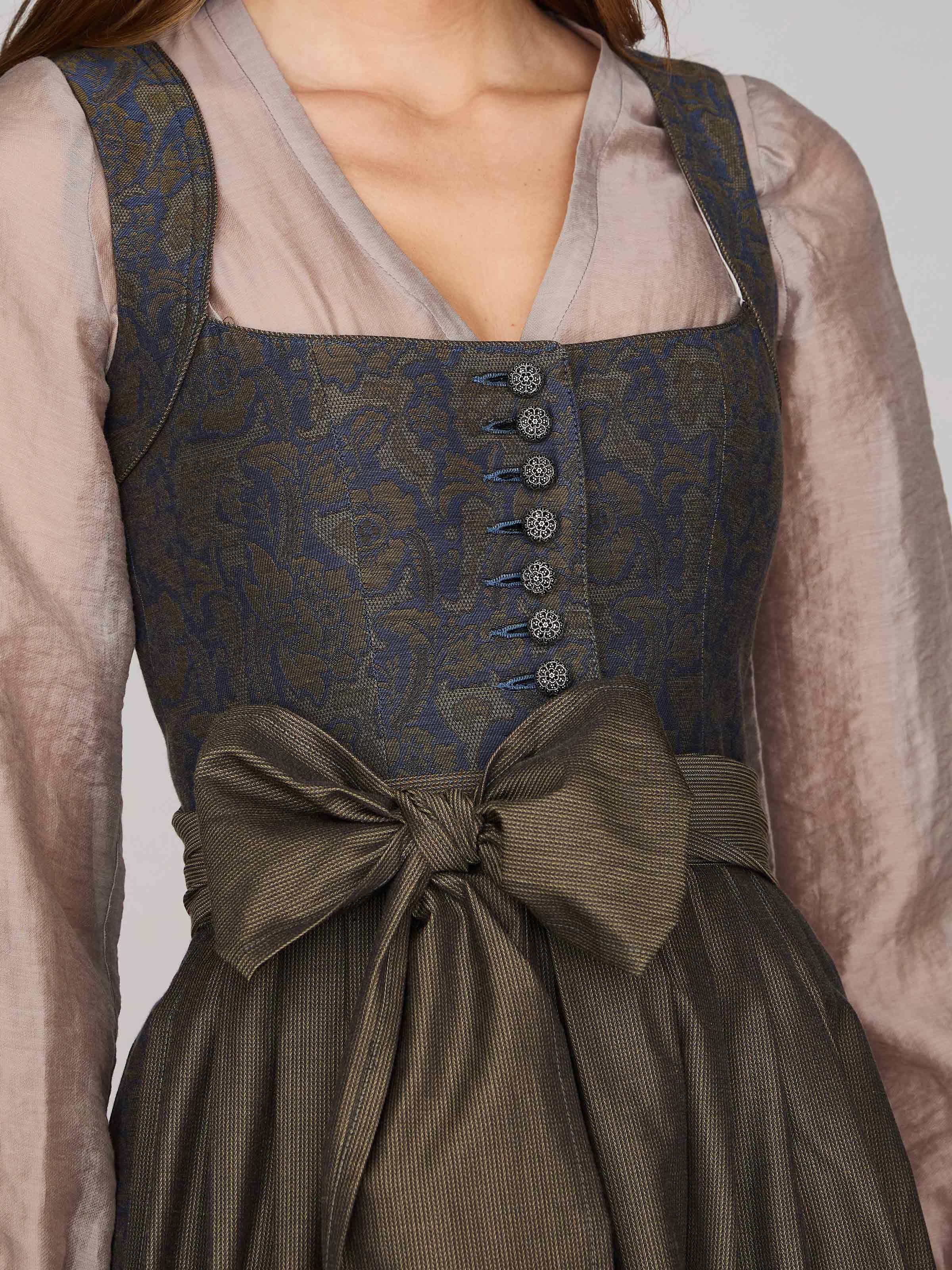 Braunes Dirndl mit floralem Muster