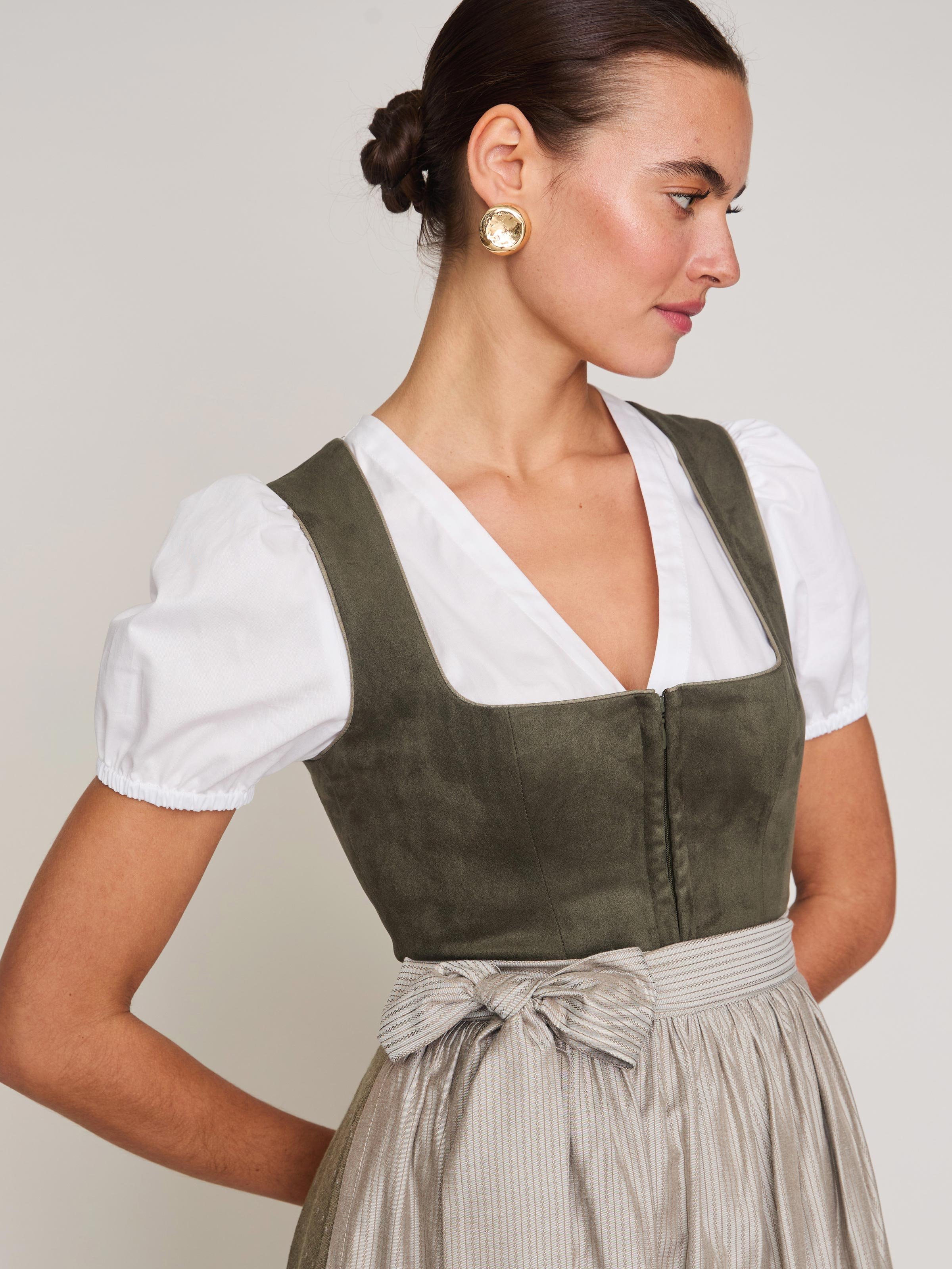 Moosgrünes Dirndl mit Velours-Mieder