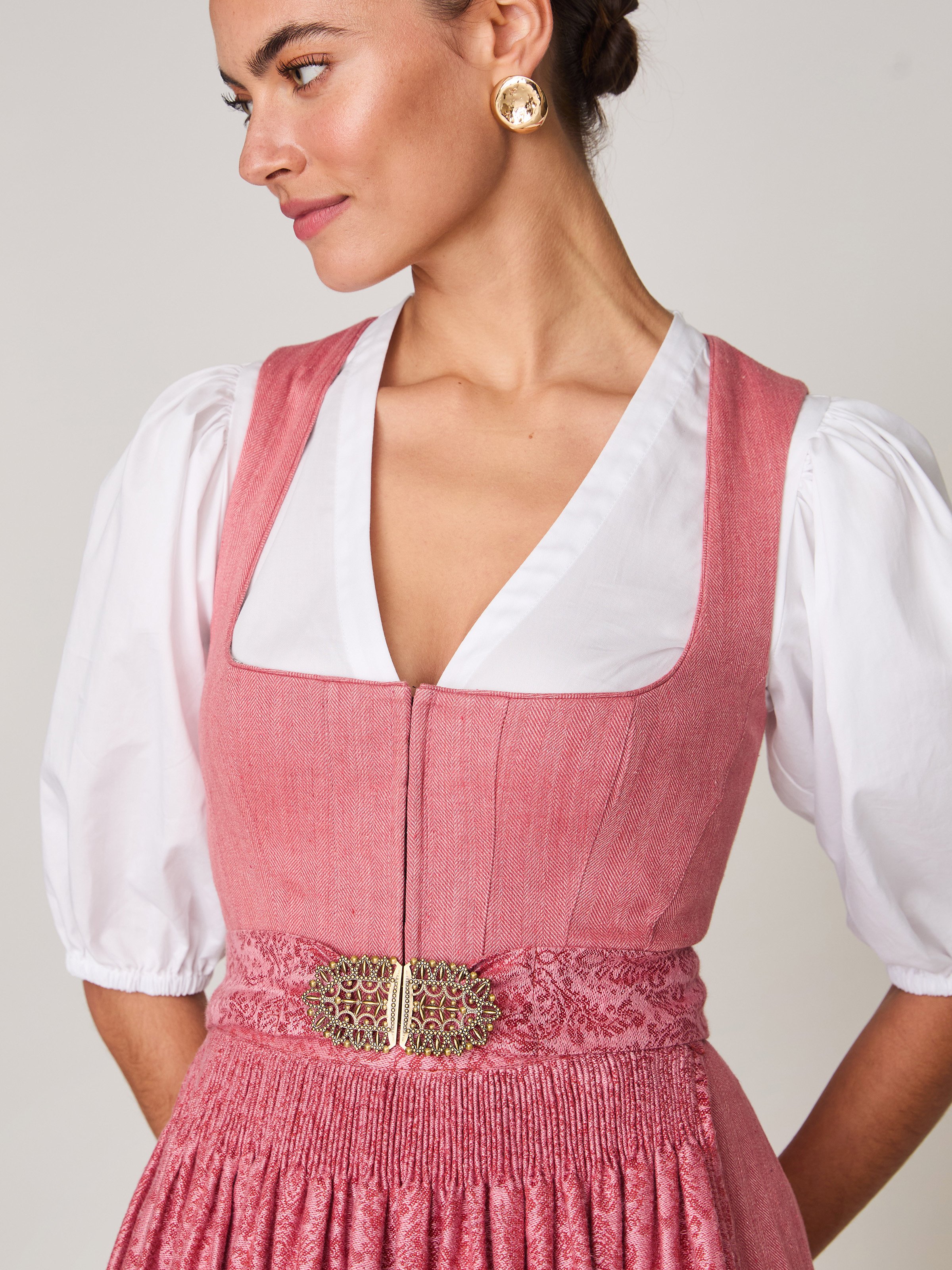 Kirschrotes Dirndl mit Hakenverschluss