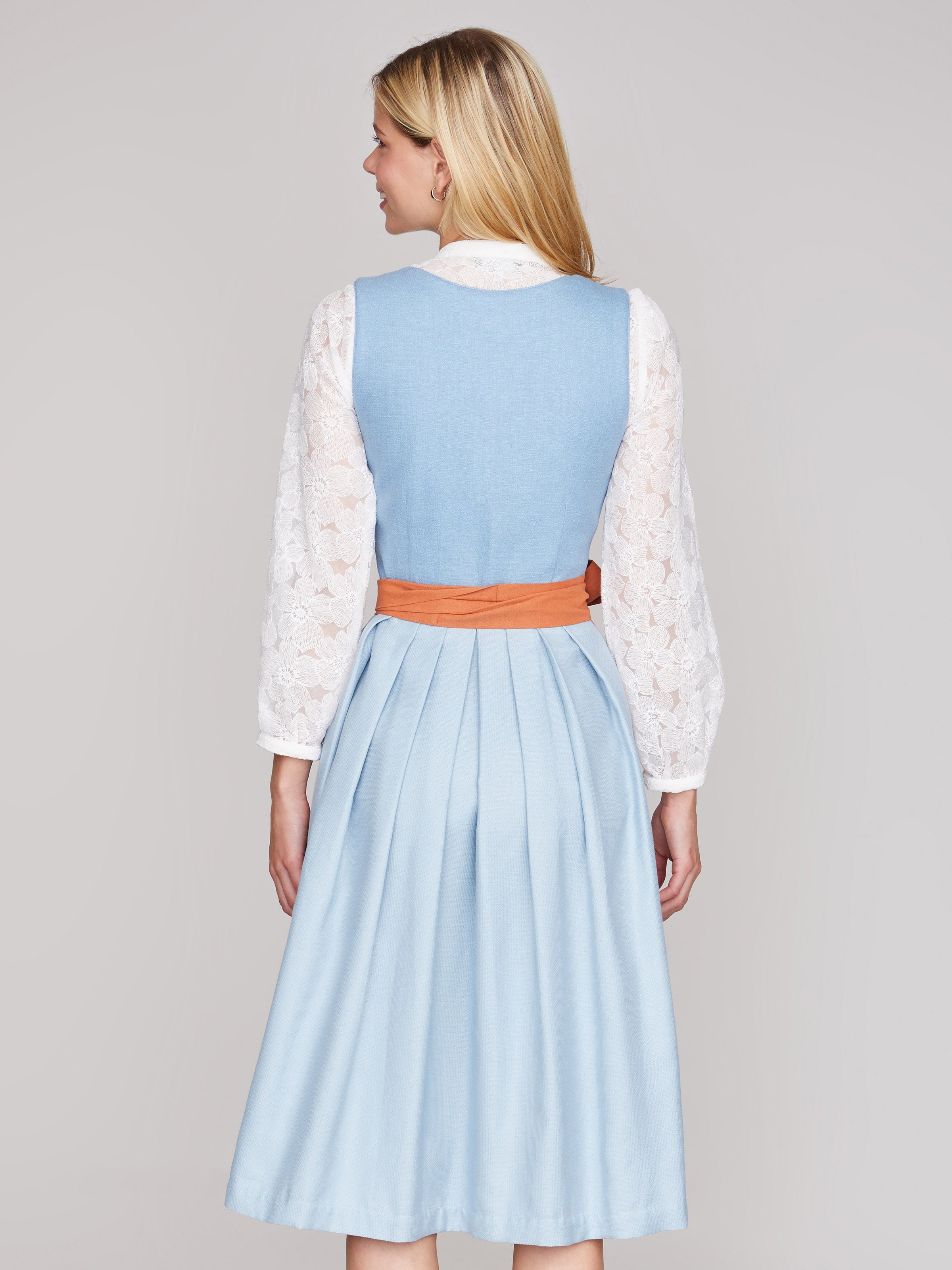 Himmelblaues Balkonett-Dirndl Himmelblaues Balkonett-Dirndl