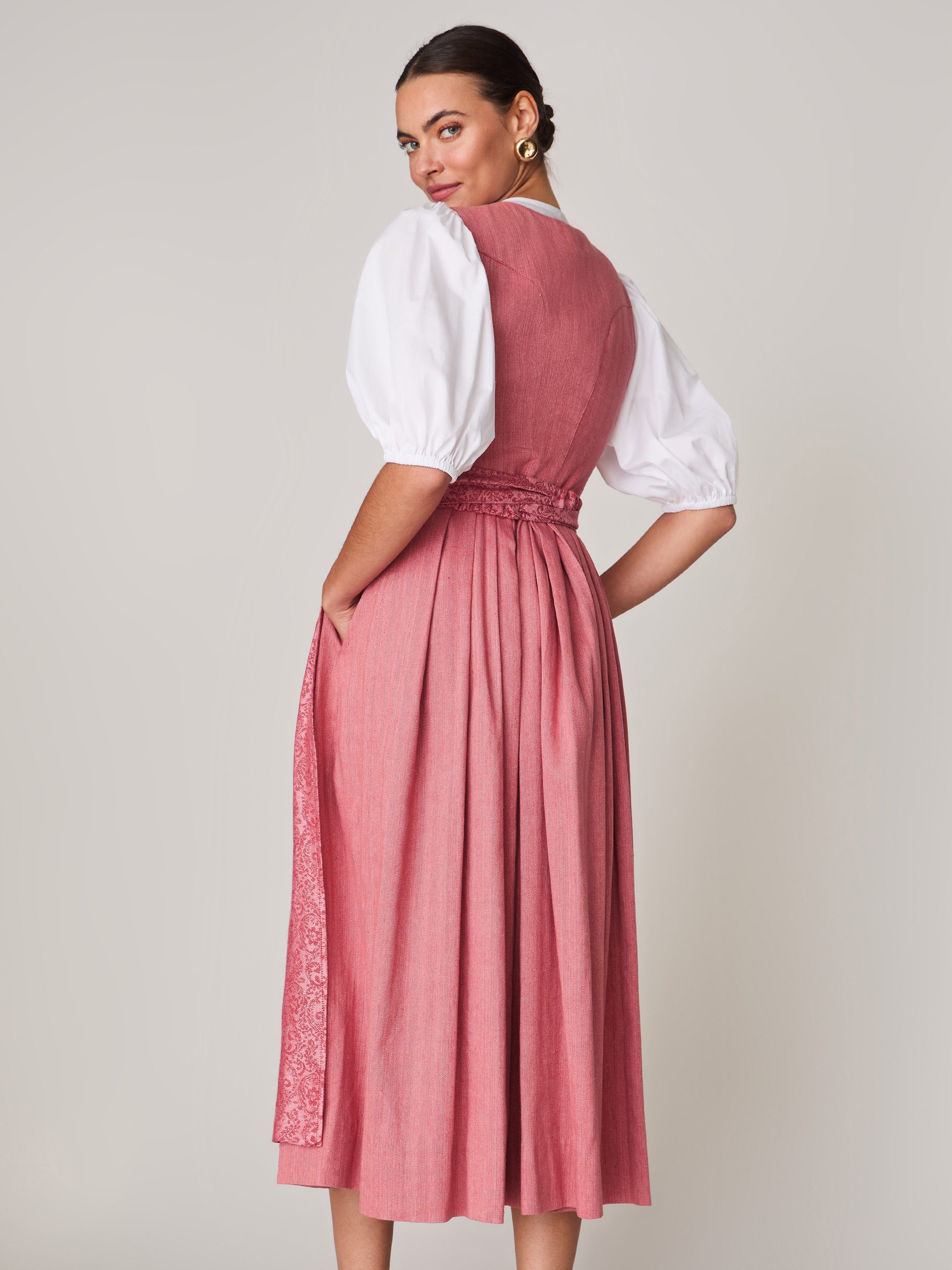 Kirschrotes Dirndl mit Hakenverschluss