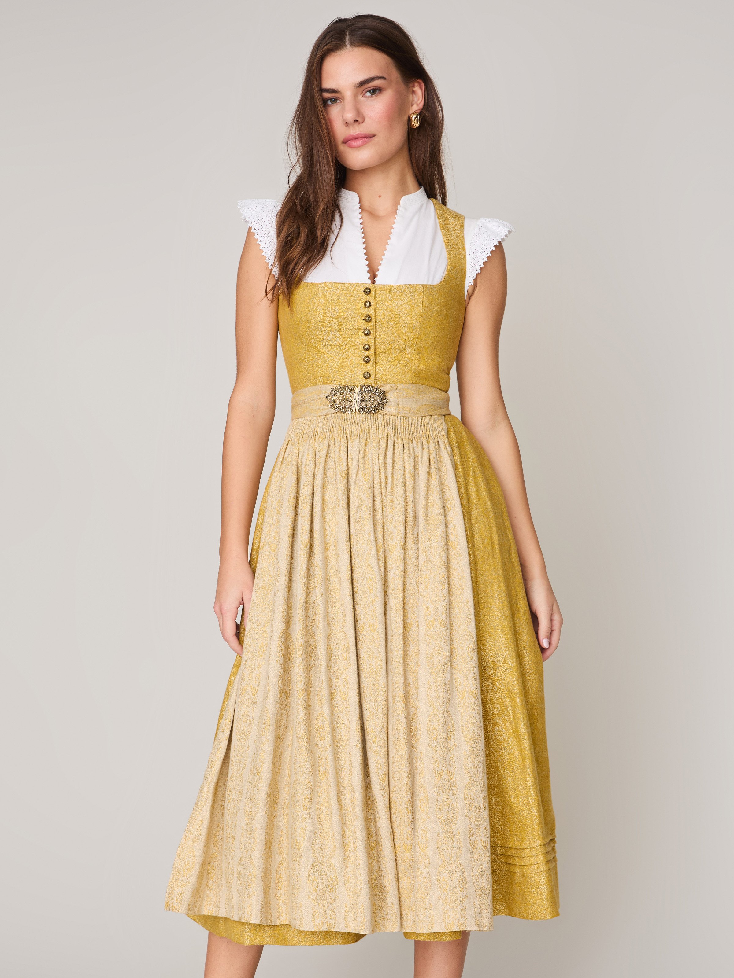 Dirndl in Champagner mit floralem Muster