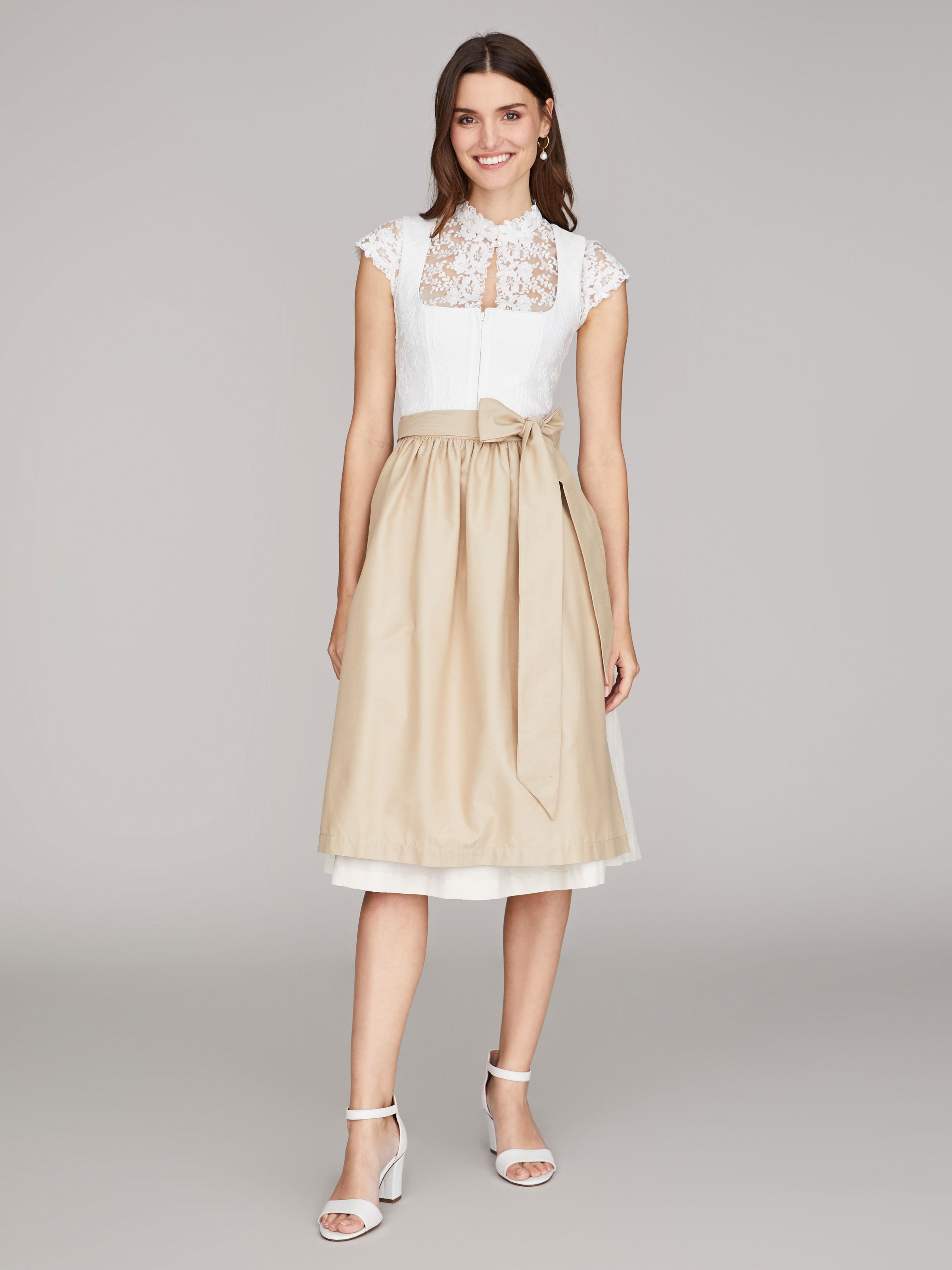 Weißes Balkonett-Dirndl Weißes Balkonett-Dirndl