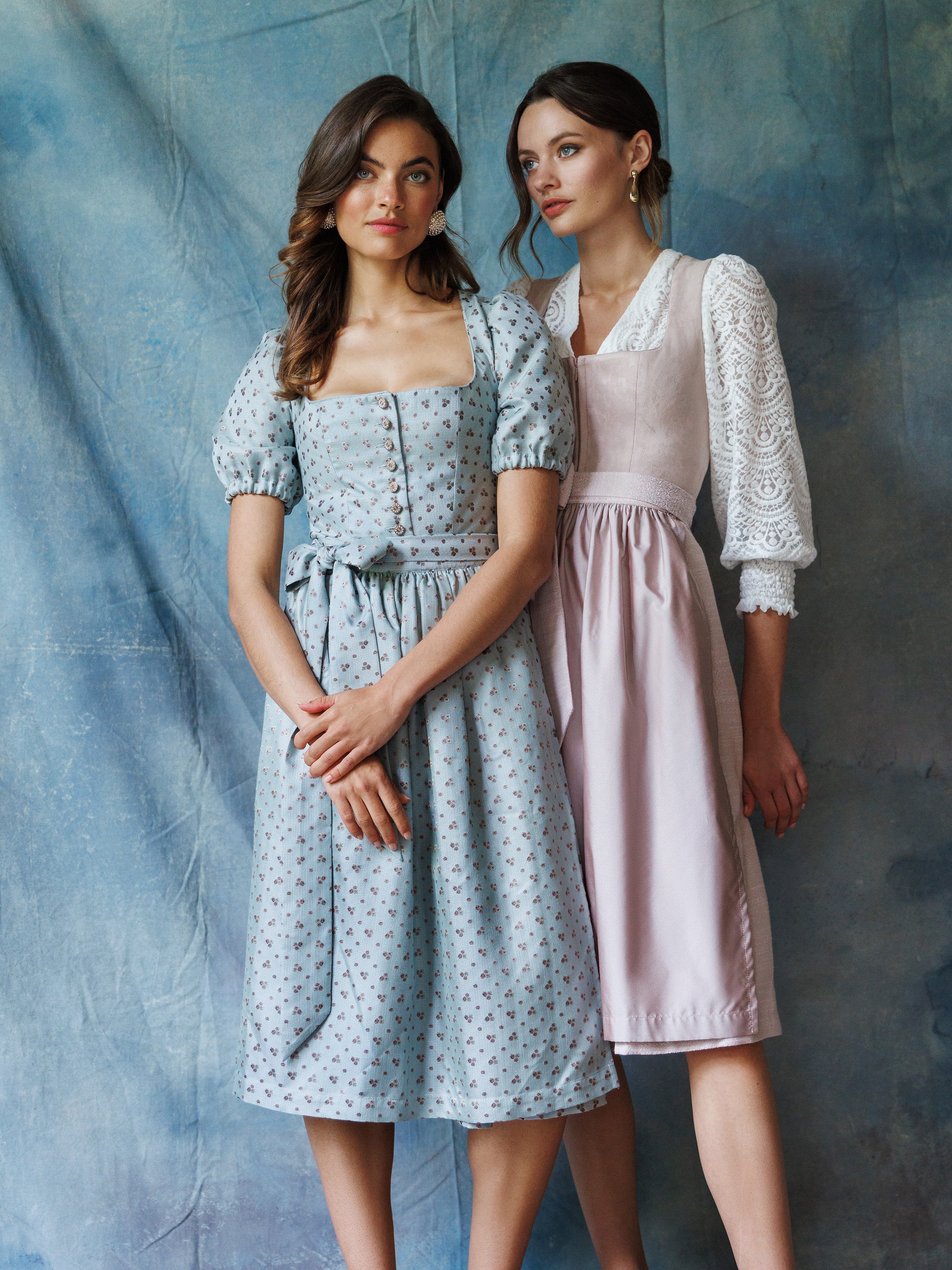 Hellblaues Dirndl mit Puffärmeln