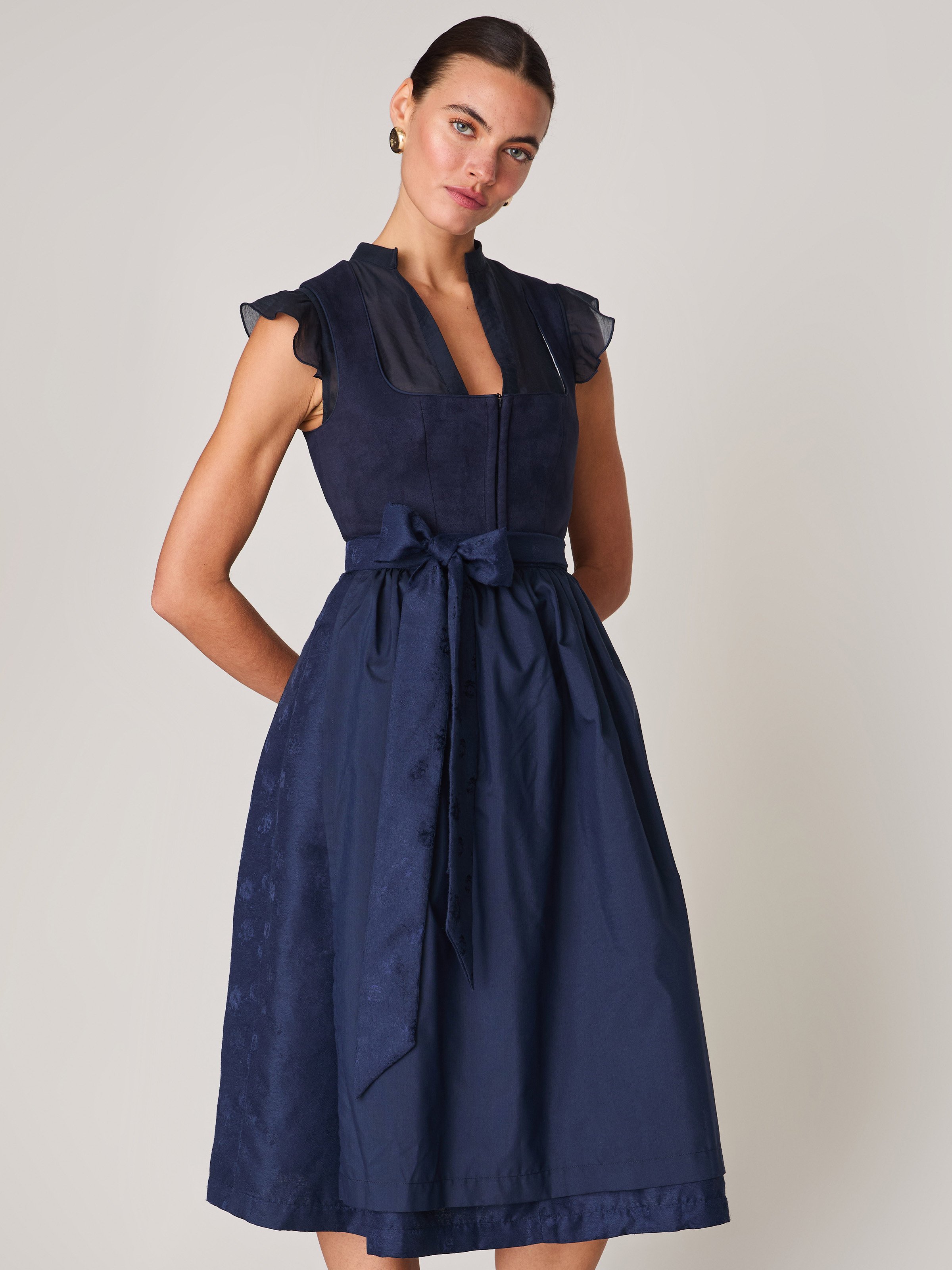 Navyblaues Dirndl mit Velours-Mieder