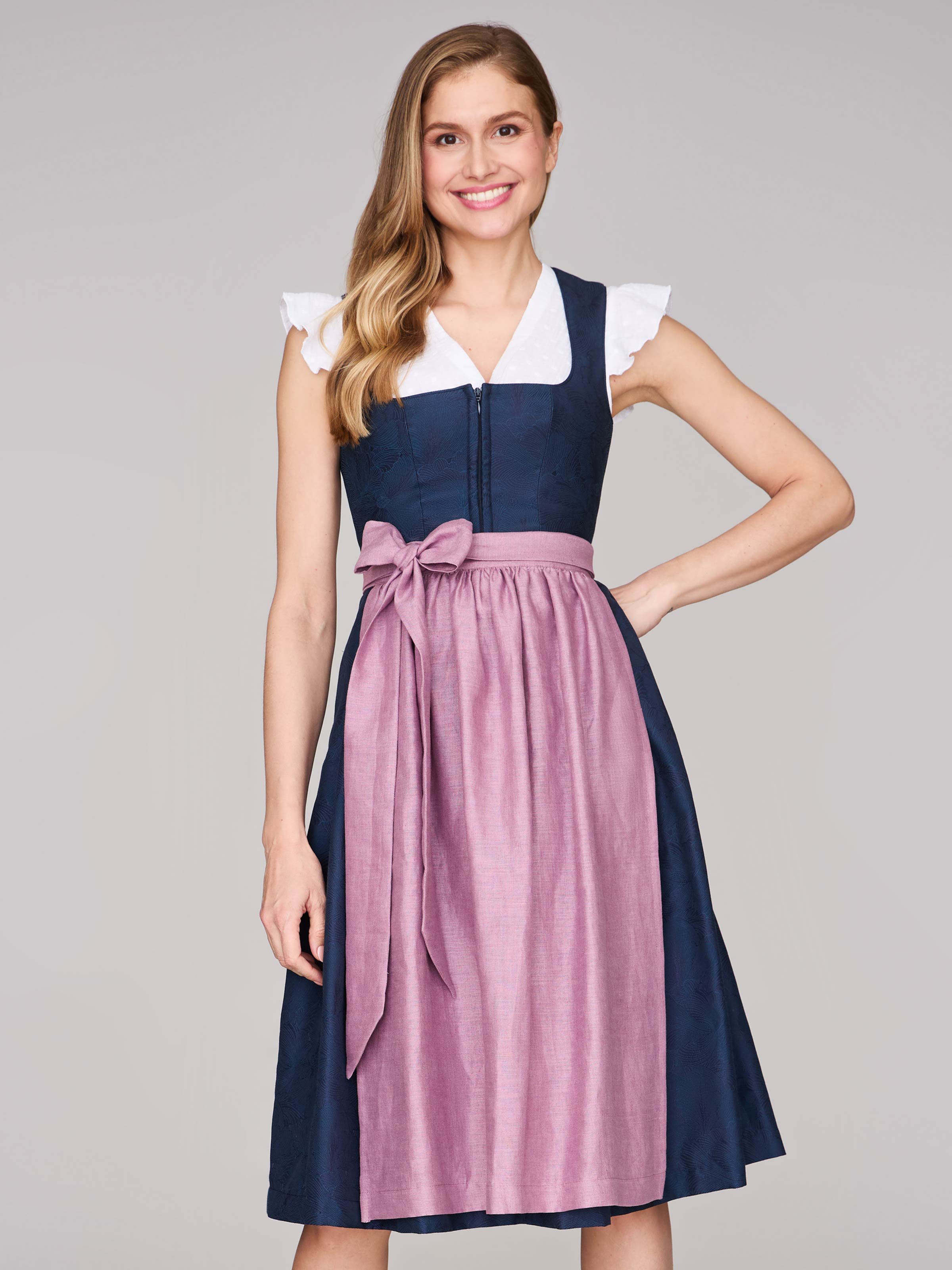 Mitternachtsblaues Dirndl mit floralem Muster