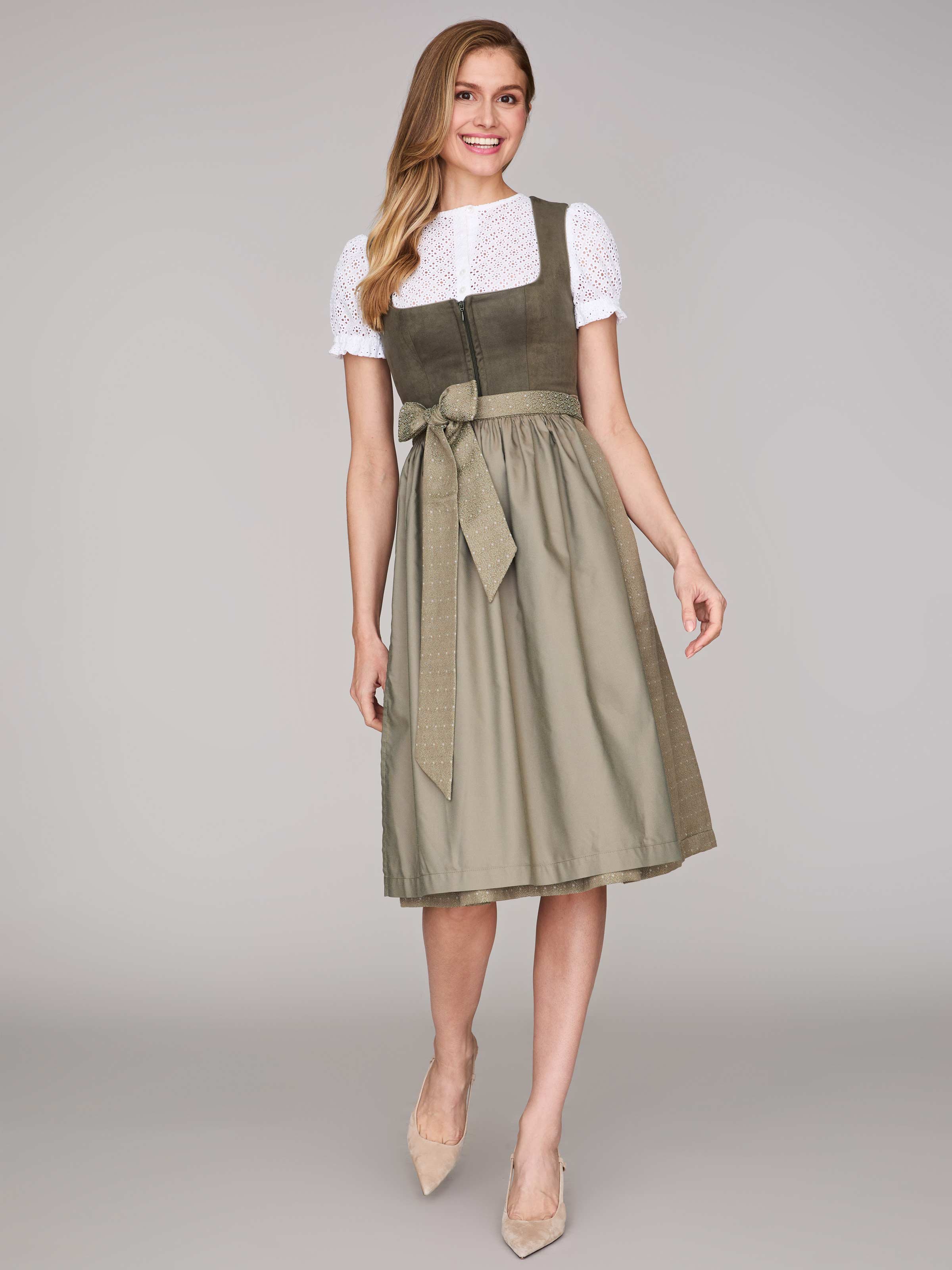 Moosgrünes Dirndl mit Velours-Mieder