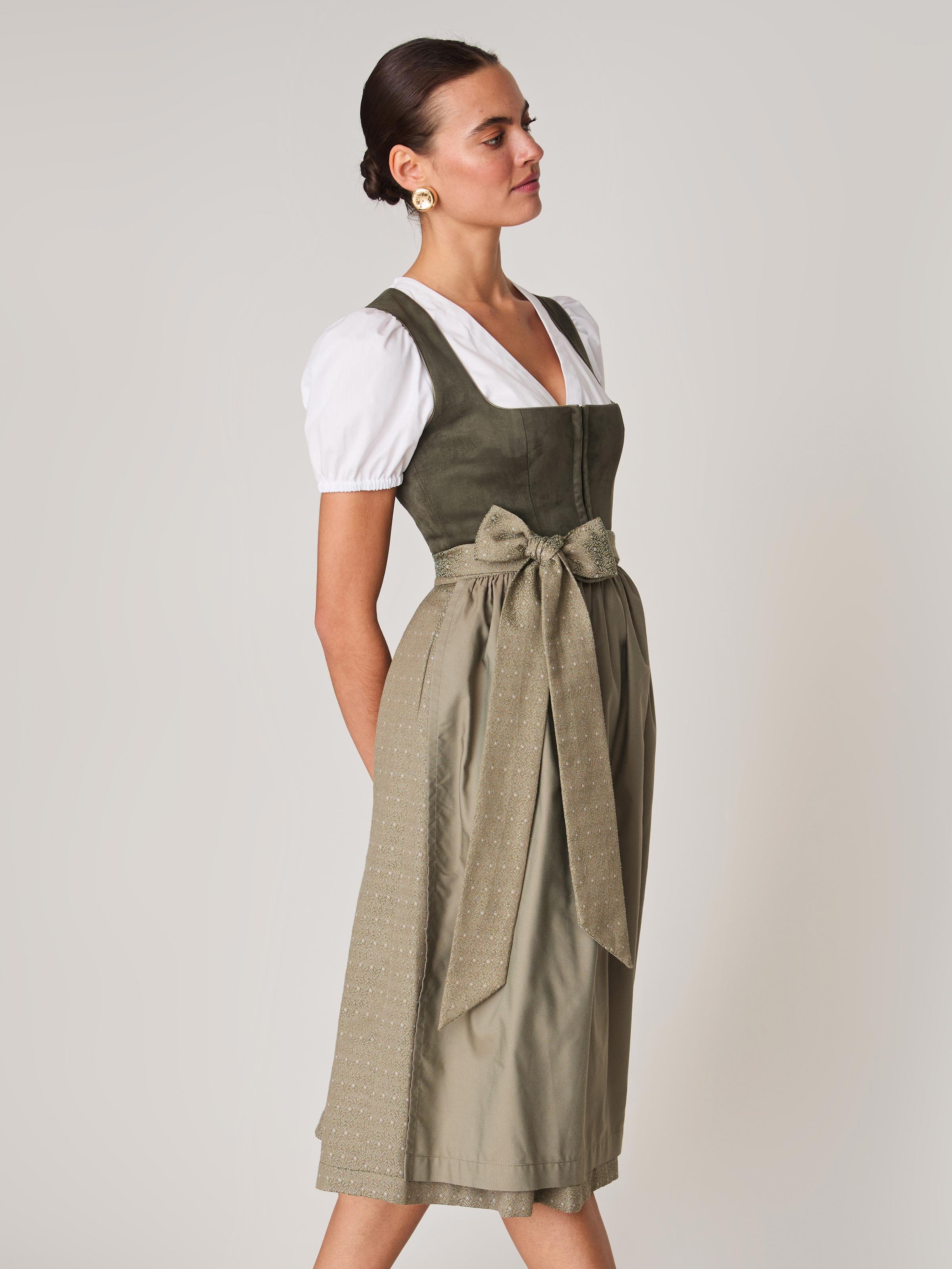 Moosgrünes Dirndl mit Velours-Mieder