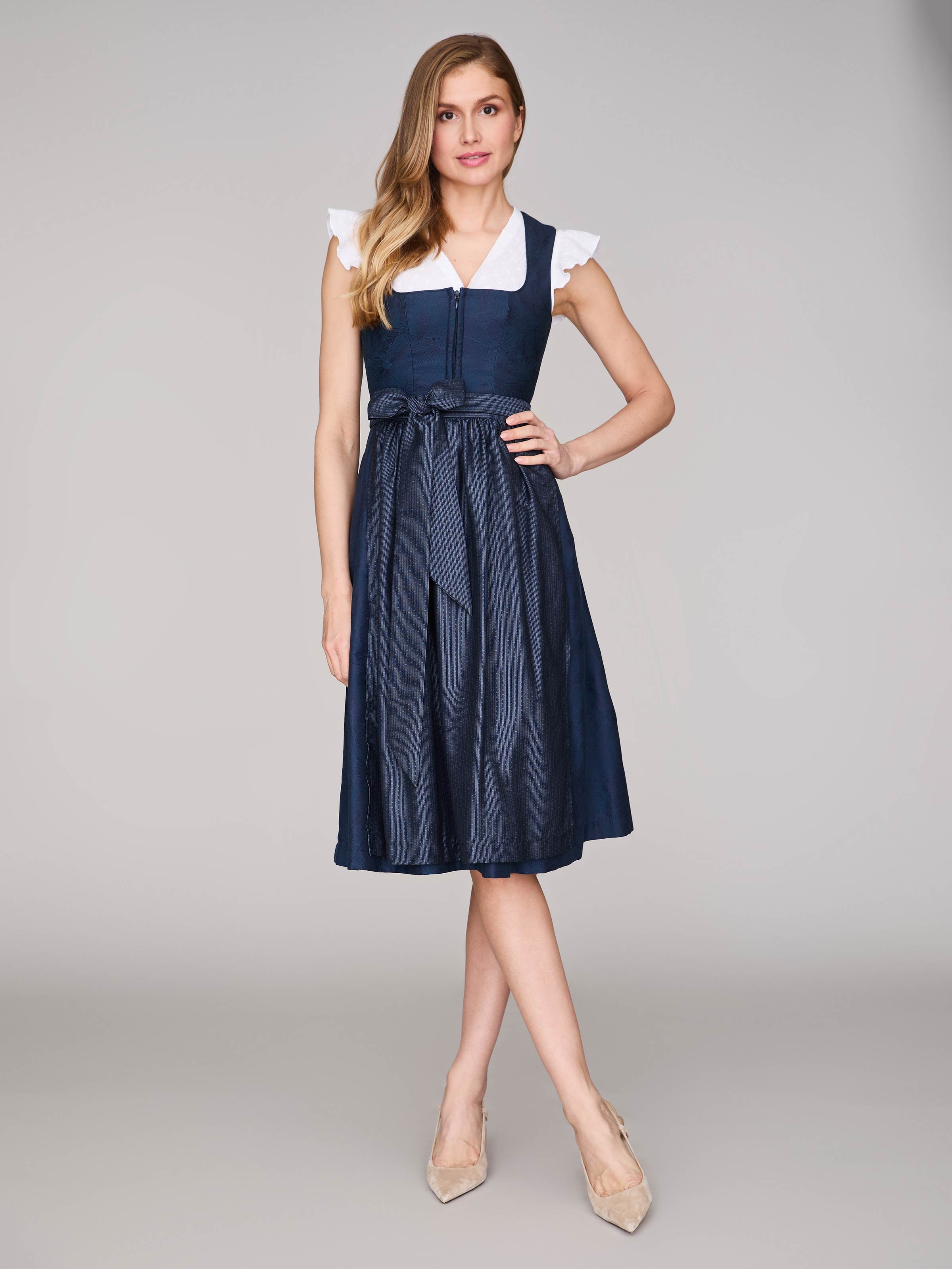 Mitternachtsblaues Dirndl mit floralem Muster