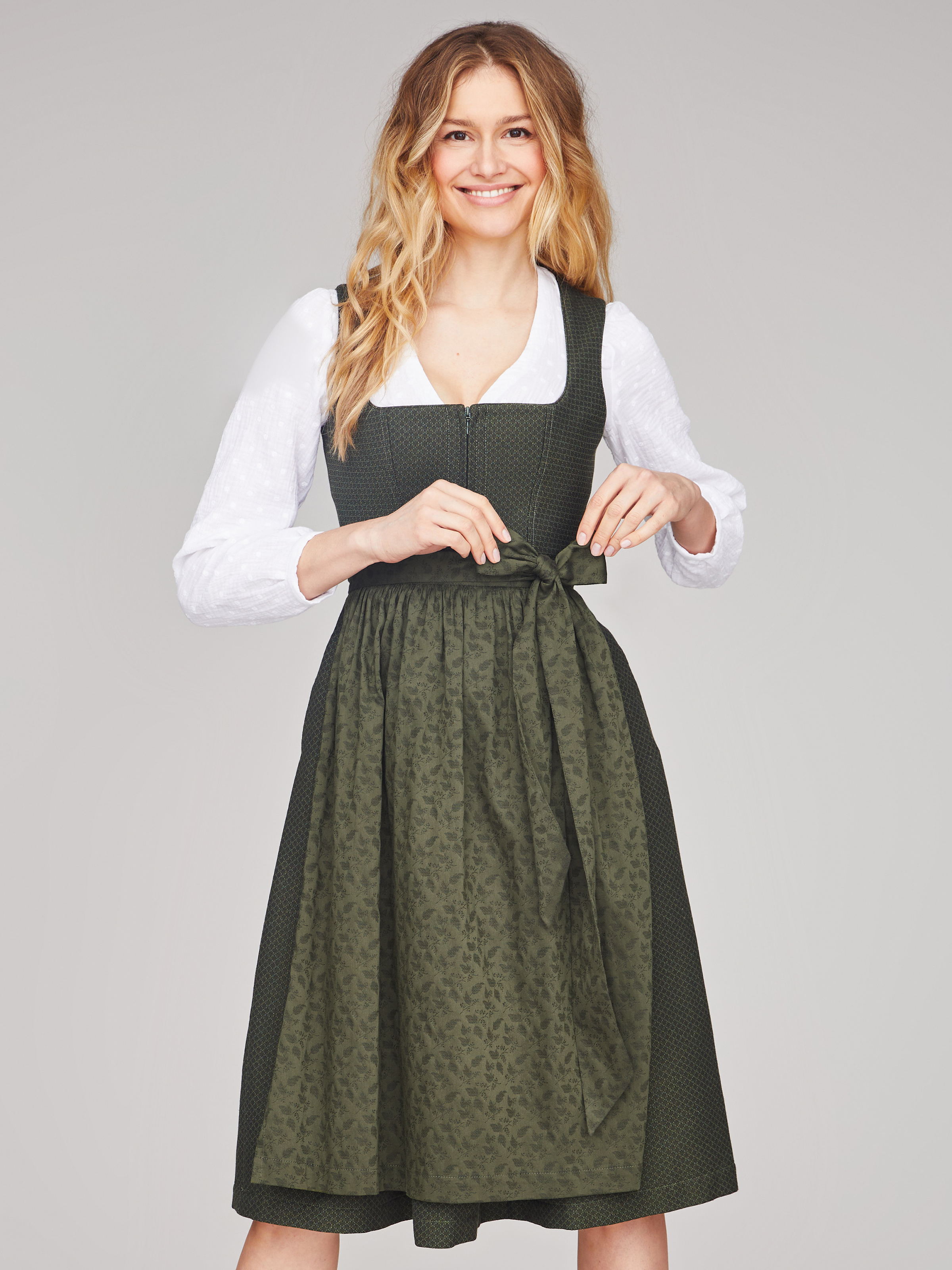 Dunkelgrünes strukturiertes Dirndl 