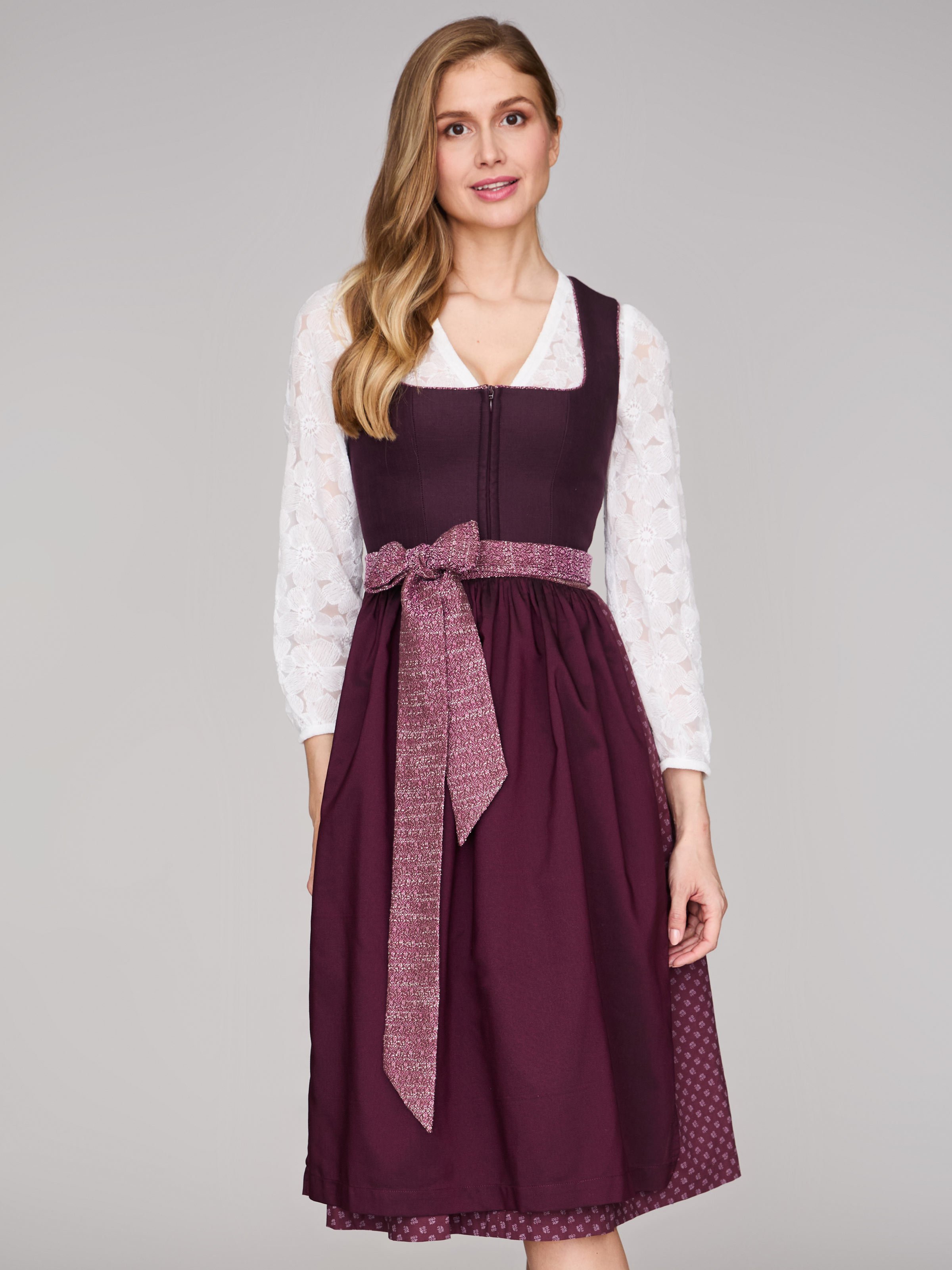 Beeren-farbenes Dirndl mit Leinen-Mieder