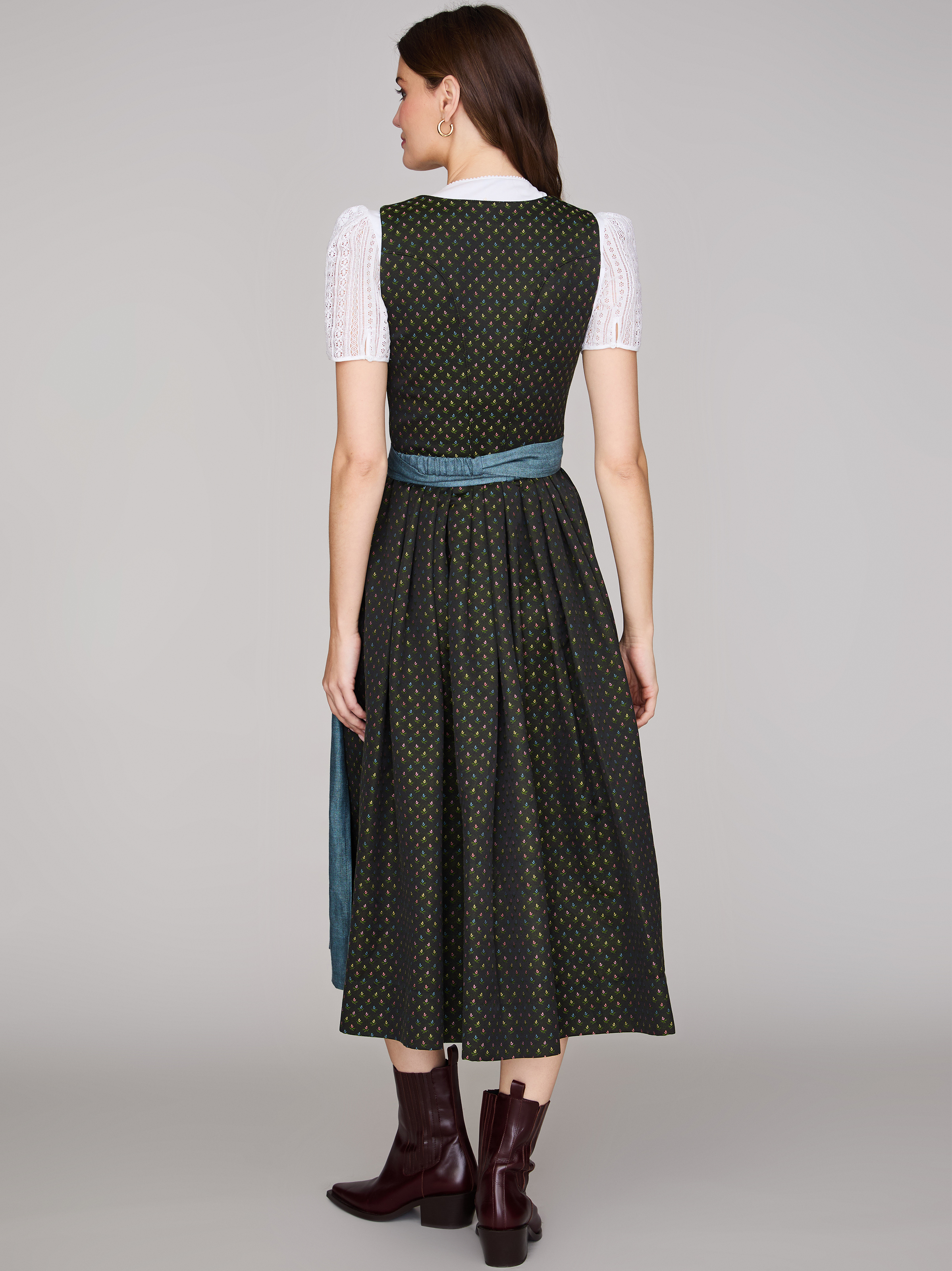 Grünes Dirndl mit Streublumenmuster