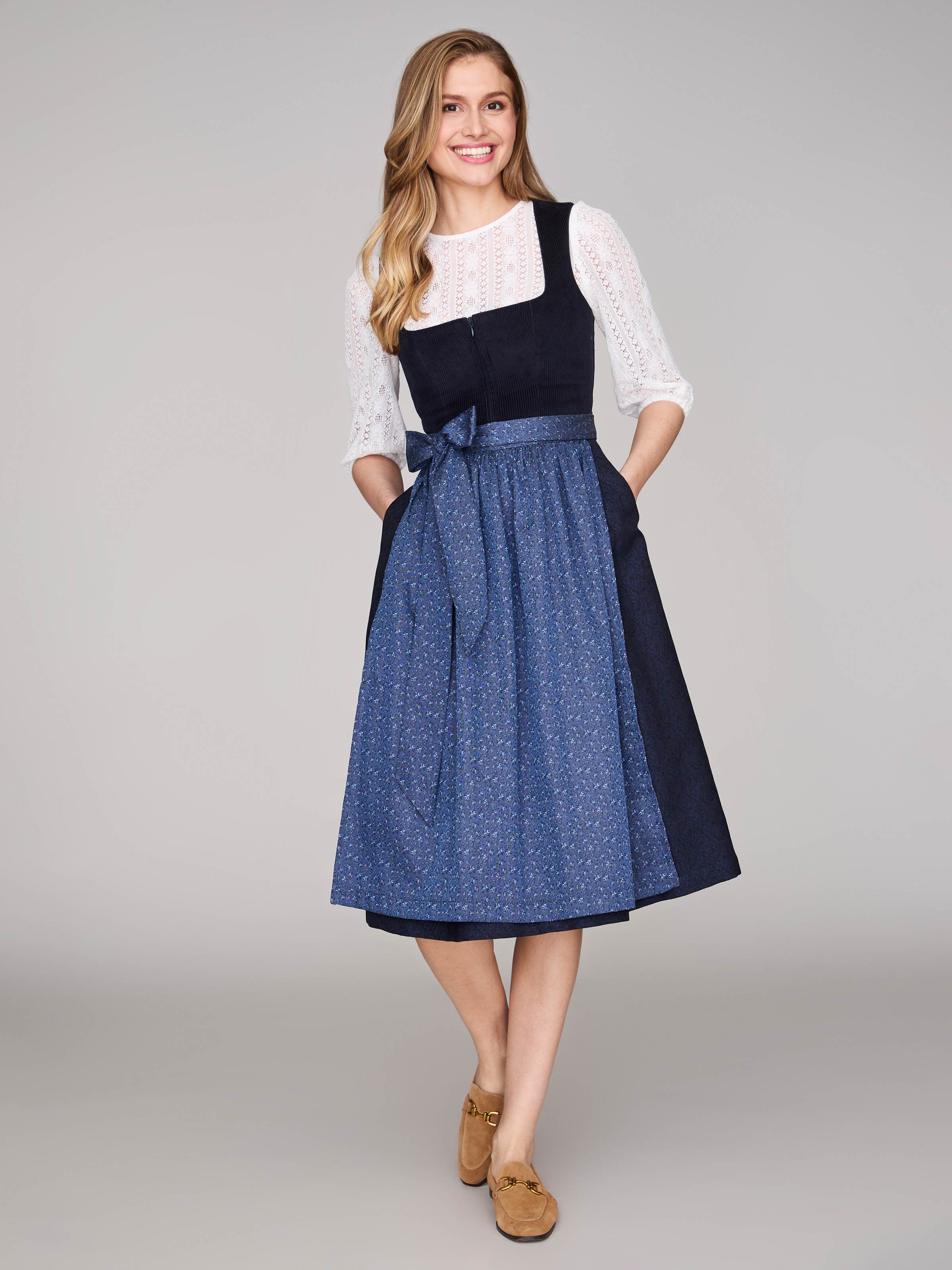 Dunkelblaues Dirndl mit Cord-Mieder