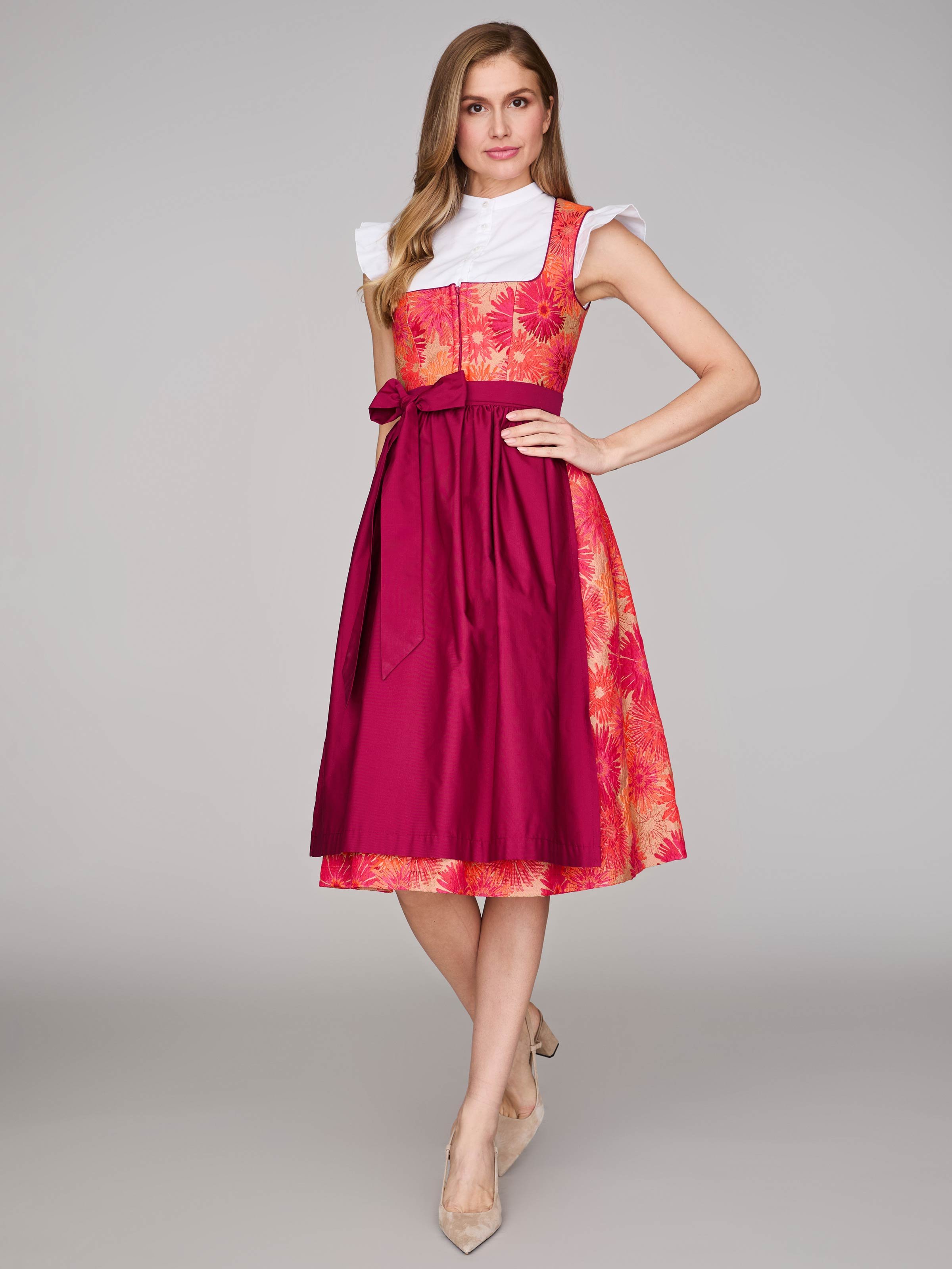 Pinkes Dirndl mit Blumenmuster