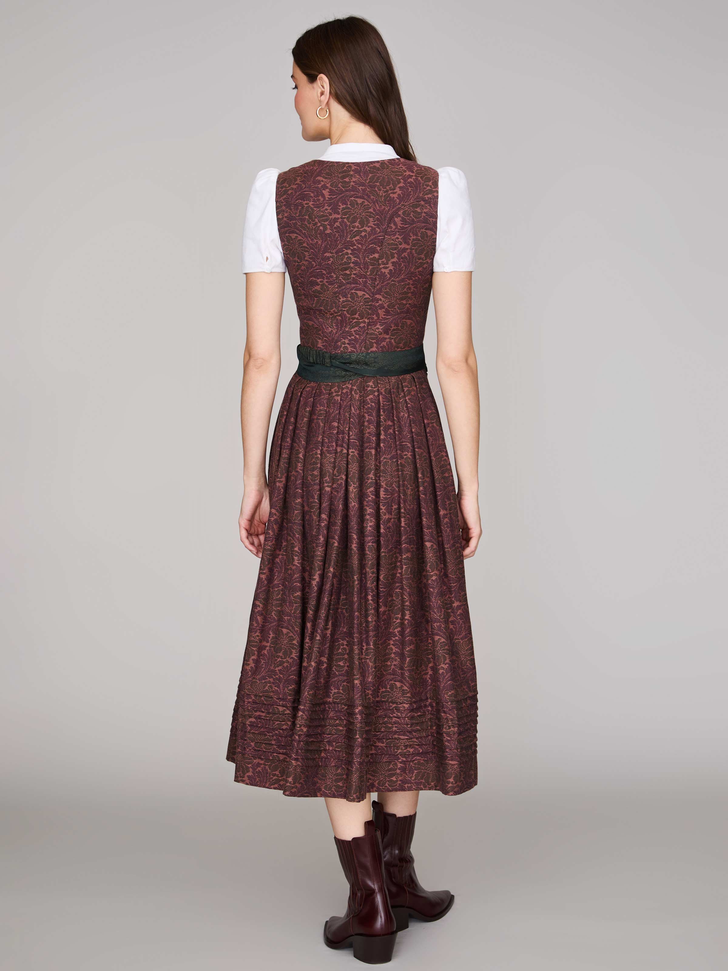 Dirndl in Korall mit floralem Muster