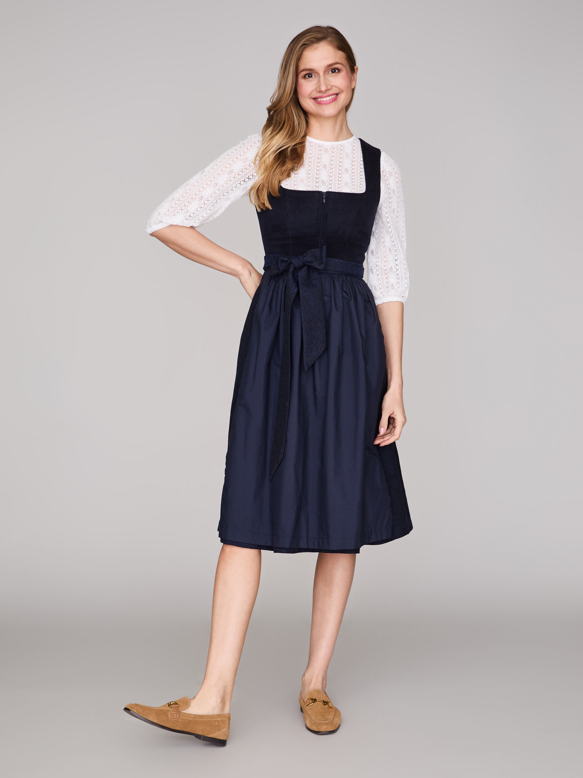 Dunkelblaues Dirndl mit Cord-Mieder