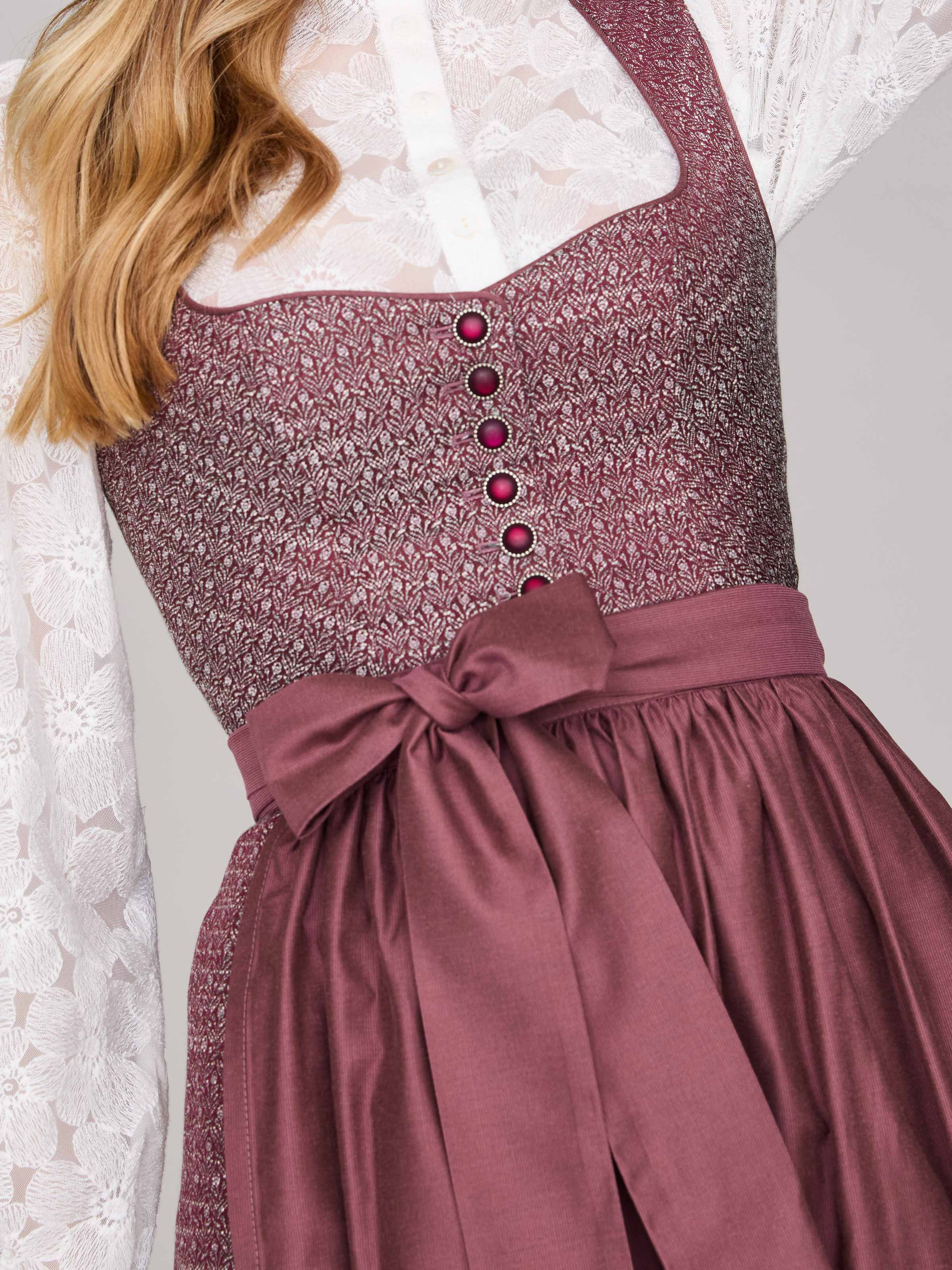 Rubinrotes Dirndl mit Knöpfen