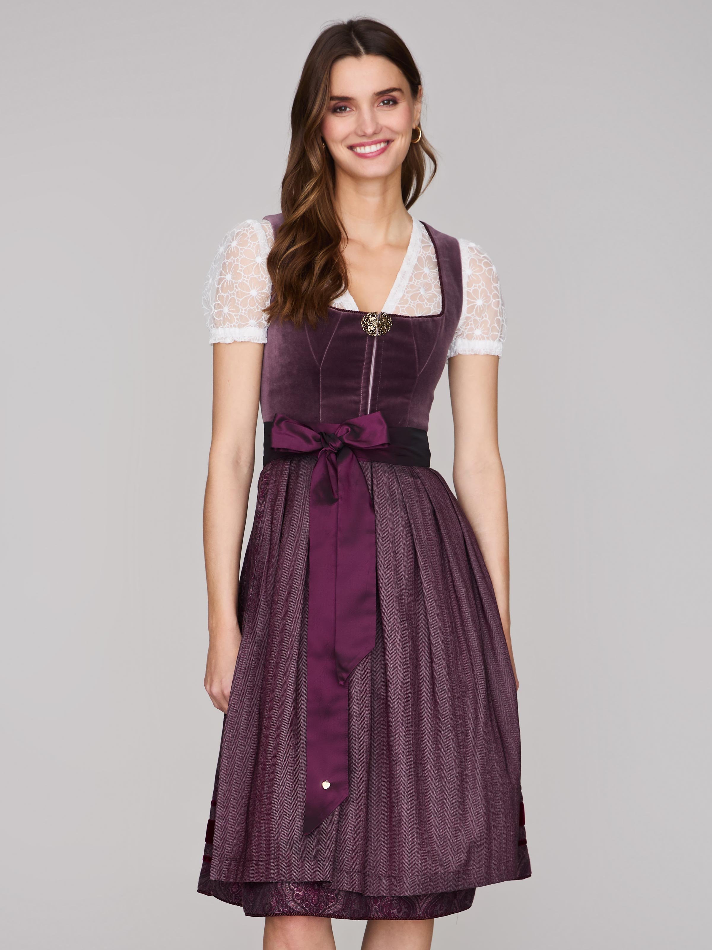 Limberry Pflaumenfarbenes Samtdirndl mit Zierschnalle - SARAH PLUME