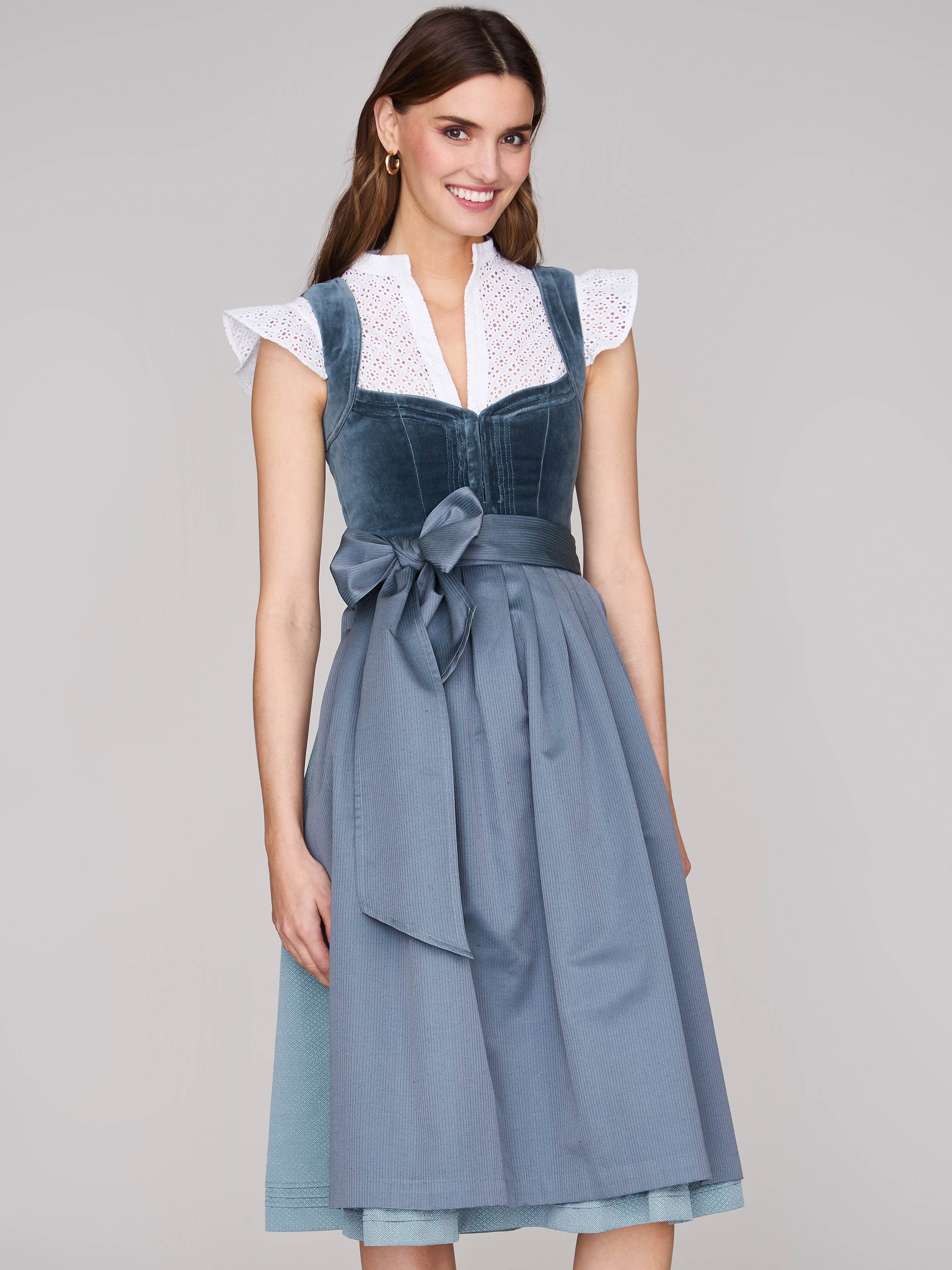 Limberry Blaues Samtdirndl mit Schnursteppung - NELLIE VELVET CLOUD