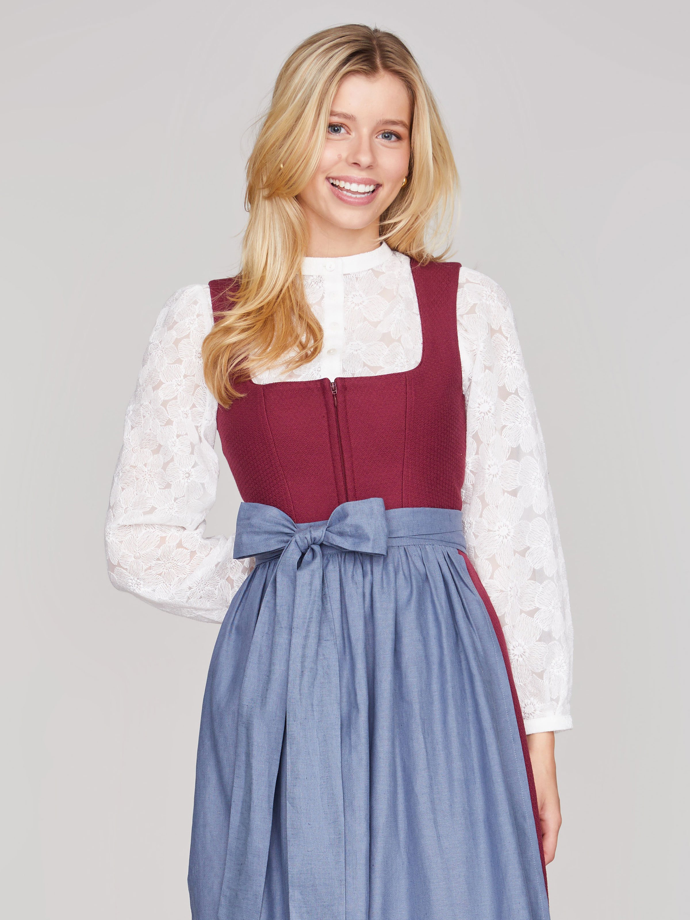 Dirndl blouse Clea in red in Julia Trentini Online Shop